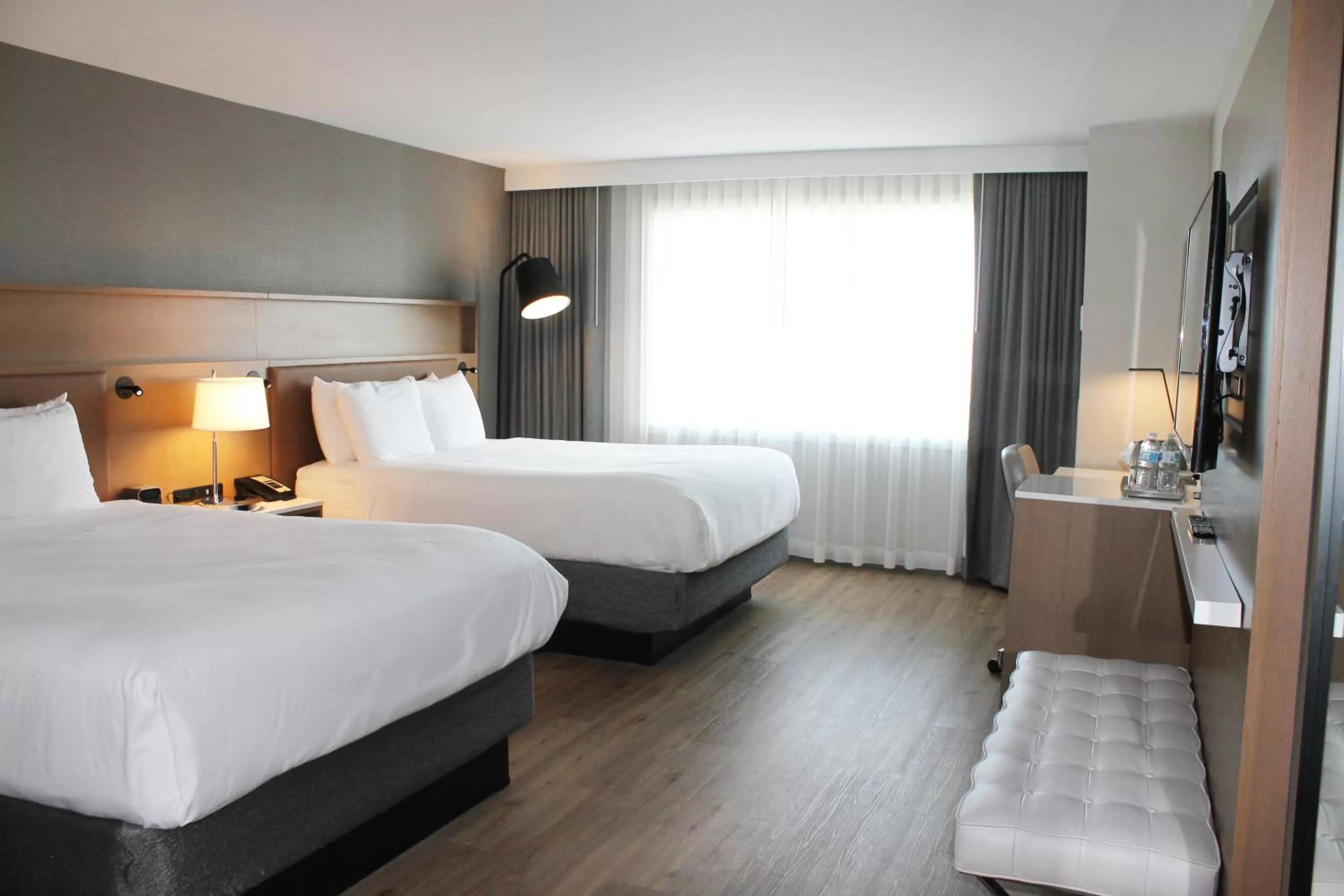 Bathroom, Bed in Oneida Casino Hotel