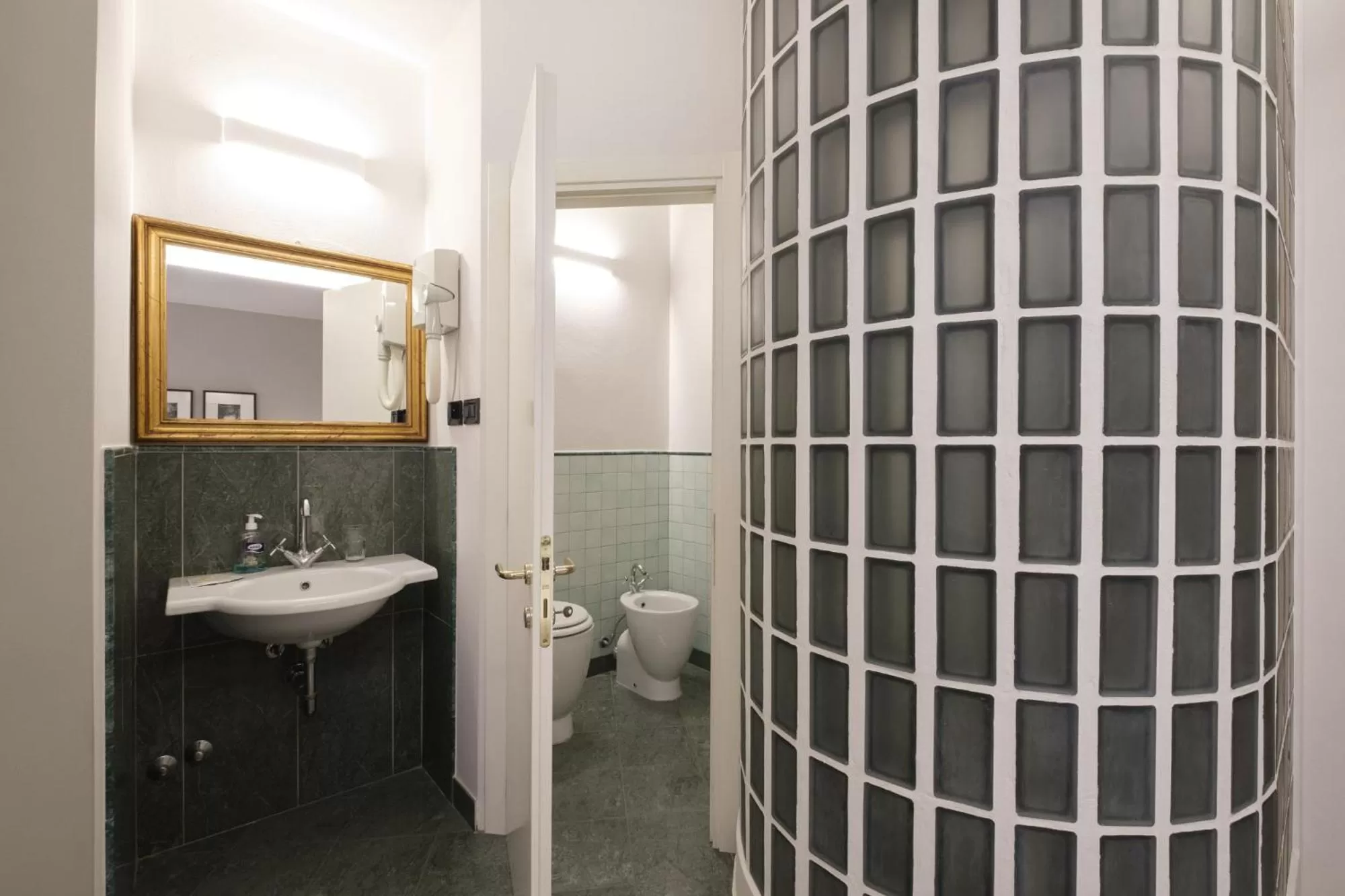 Bathroom in Hotel Ristorante Alla Vittoria