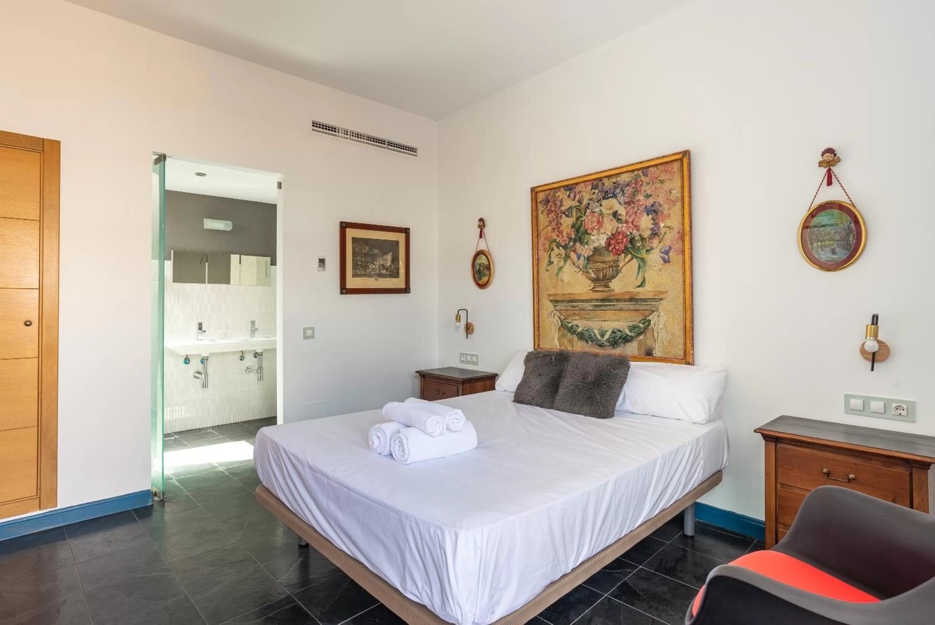 Photo of the whole room, Bed in Hotel Albaicín