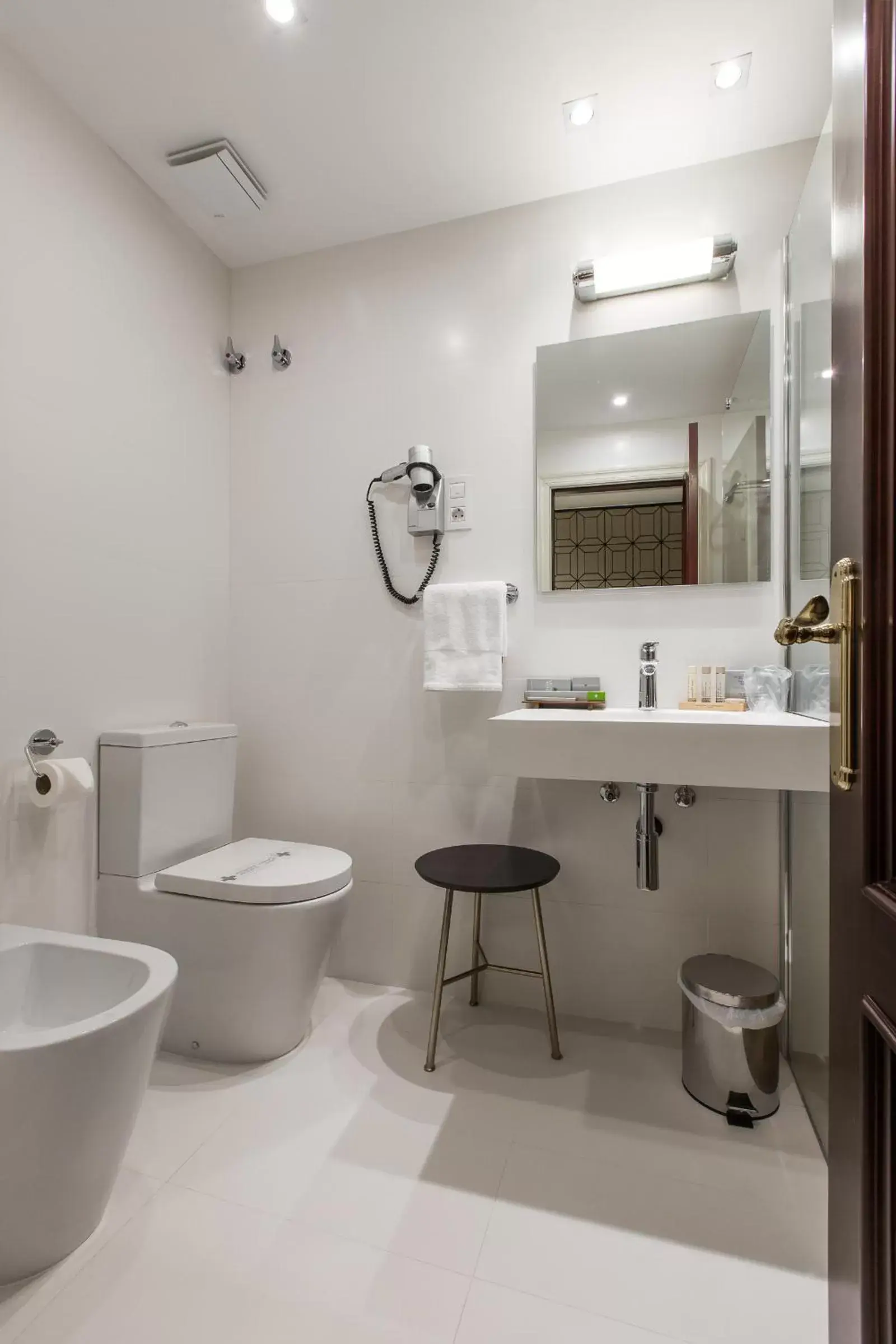 Toilet, Bathroom in Hotel Carlton