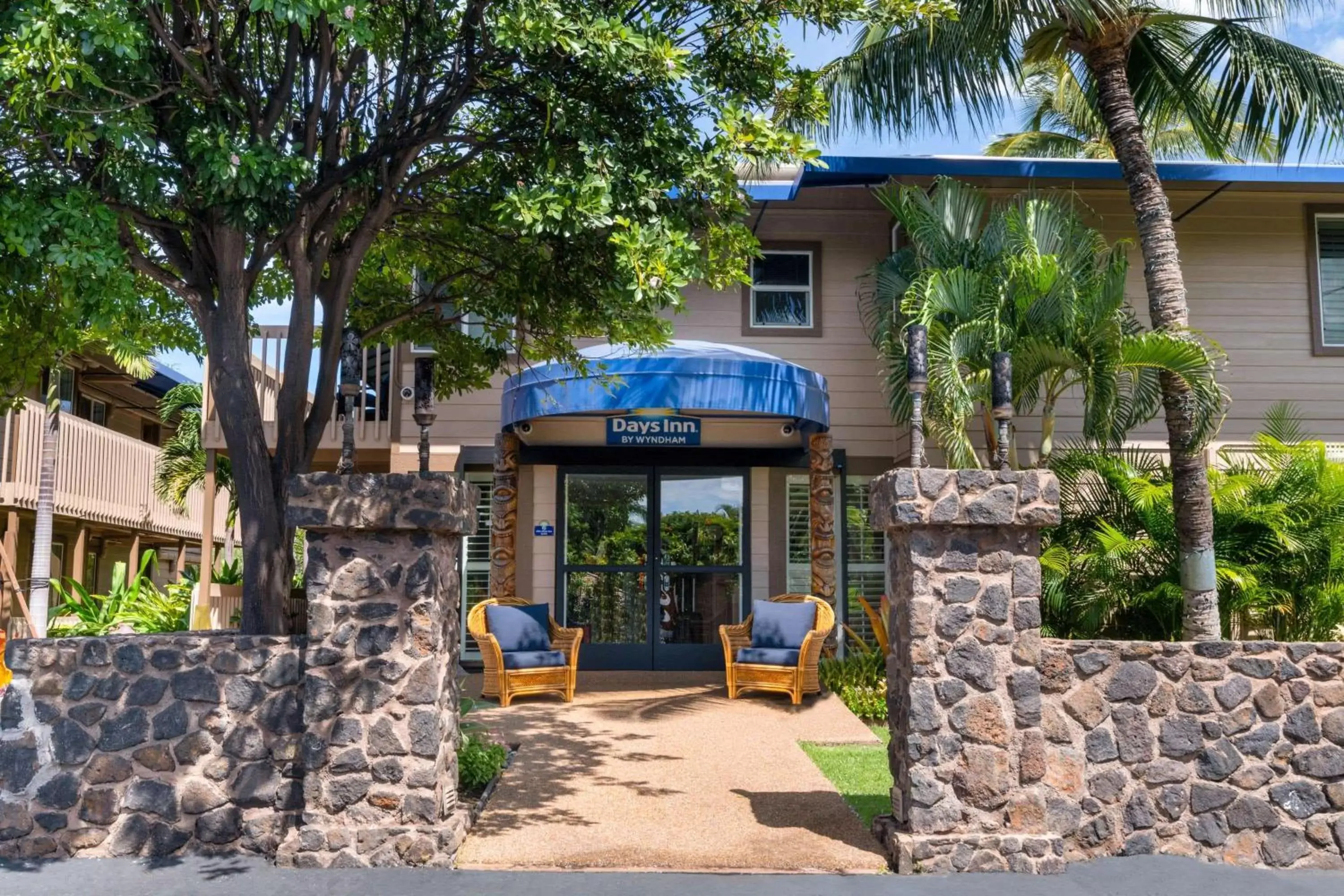 Property Building in Days Inn by Wyndham Maui Oceanfront