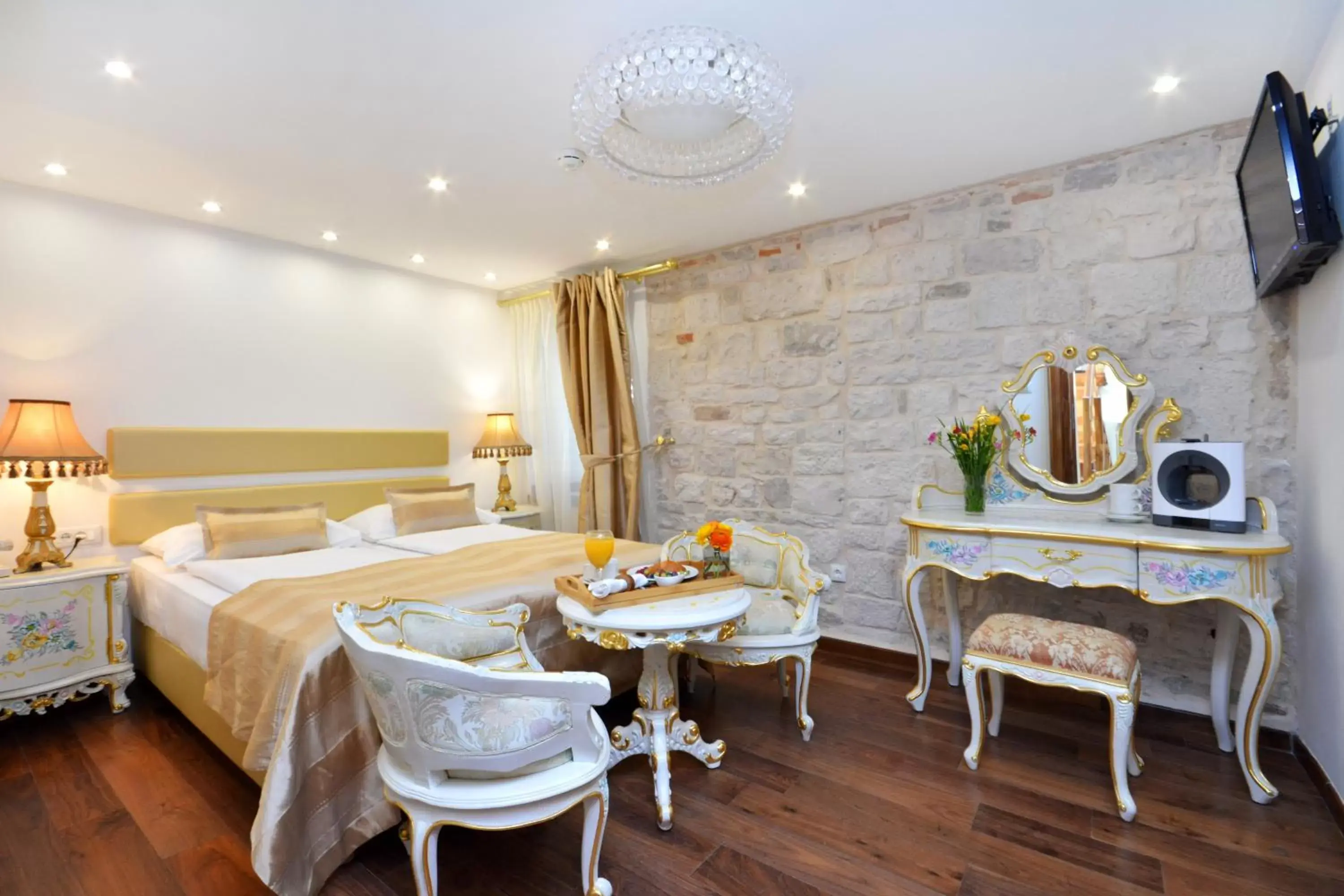 Bedroom in Jupiter Luxury Hotel