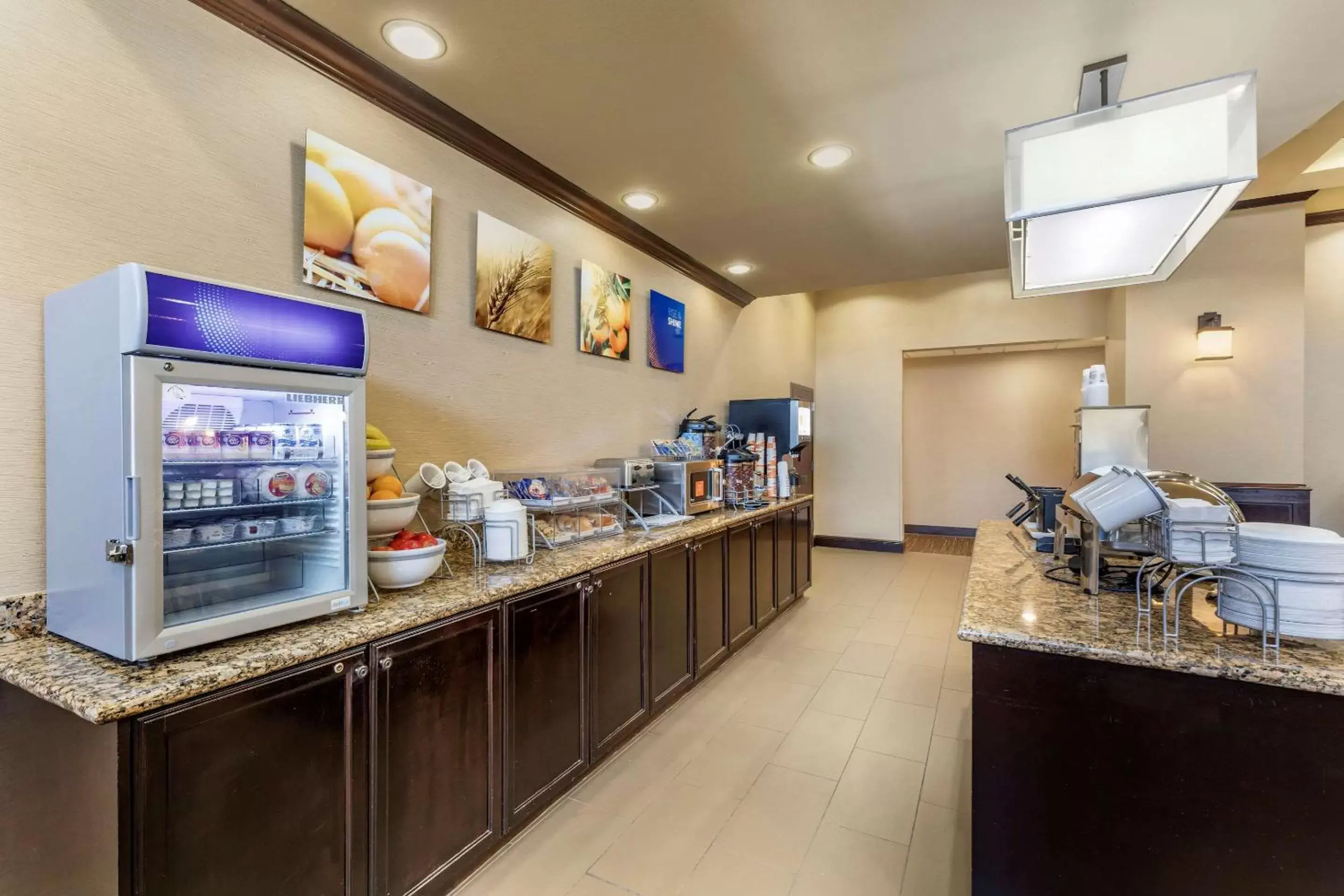 Restaurant/places to eat in Comfort Suites Frisco