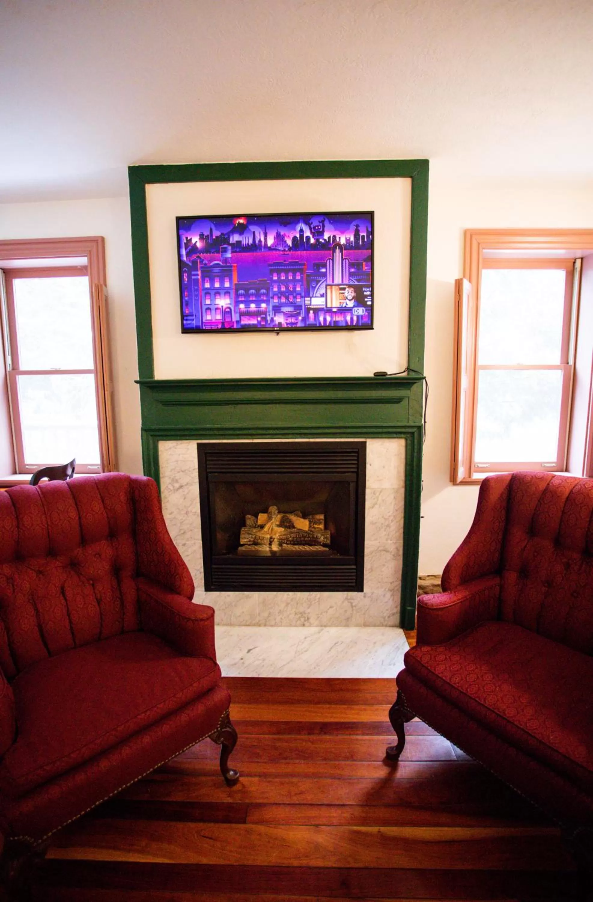 Seating area, TV/Entertainment Center in Baneberry Meadows B&B