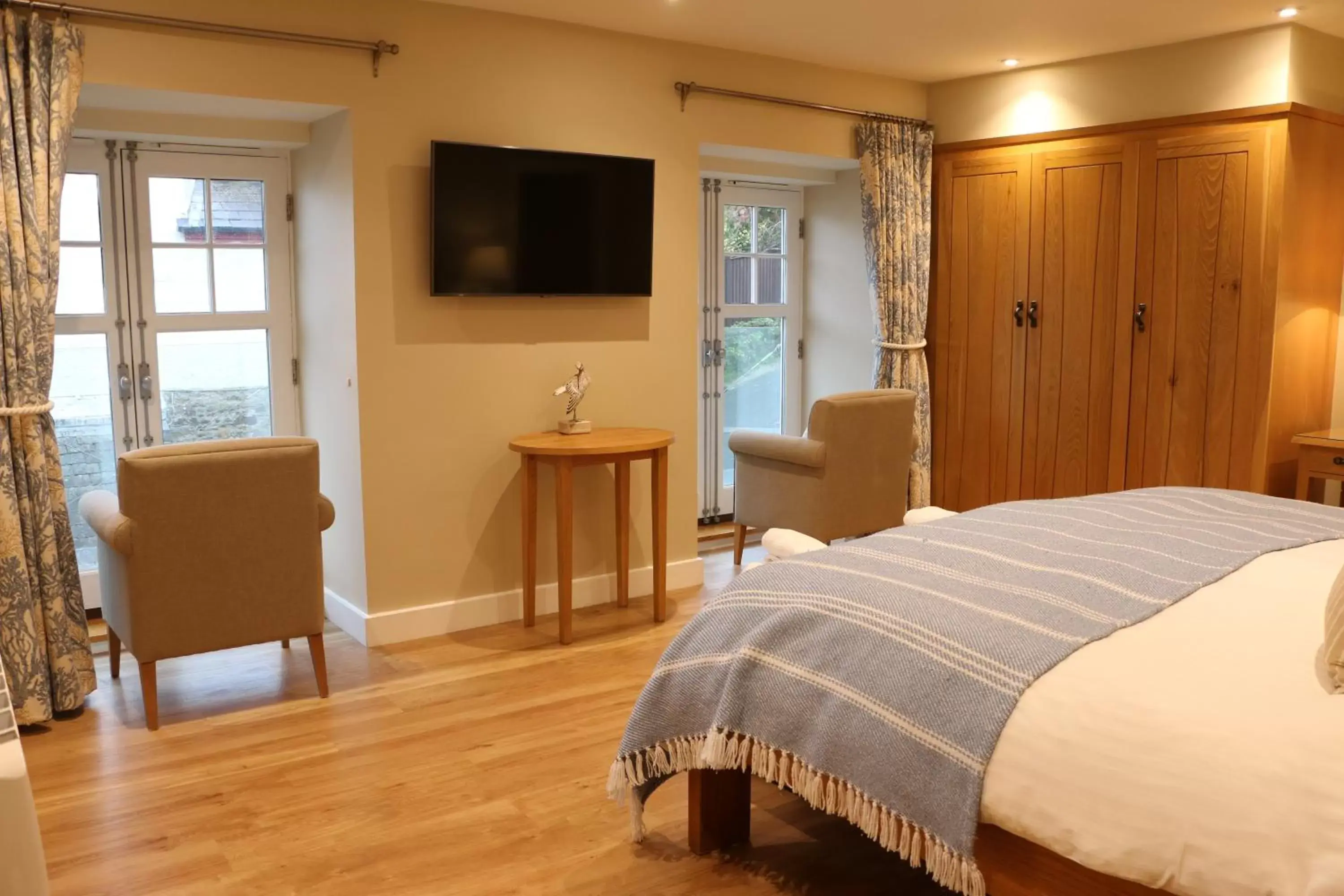 Deluxe Double Room with Side Sea View in South Sands Hotel