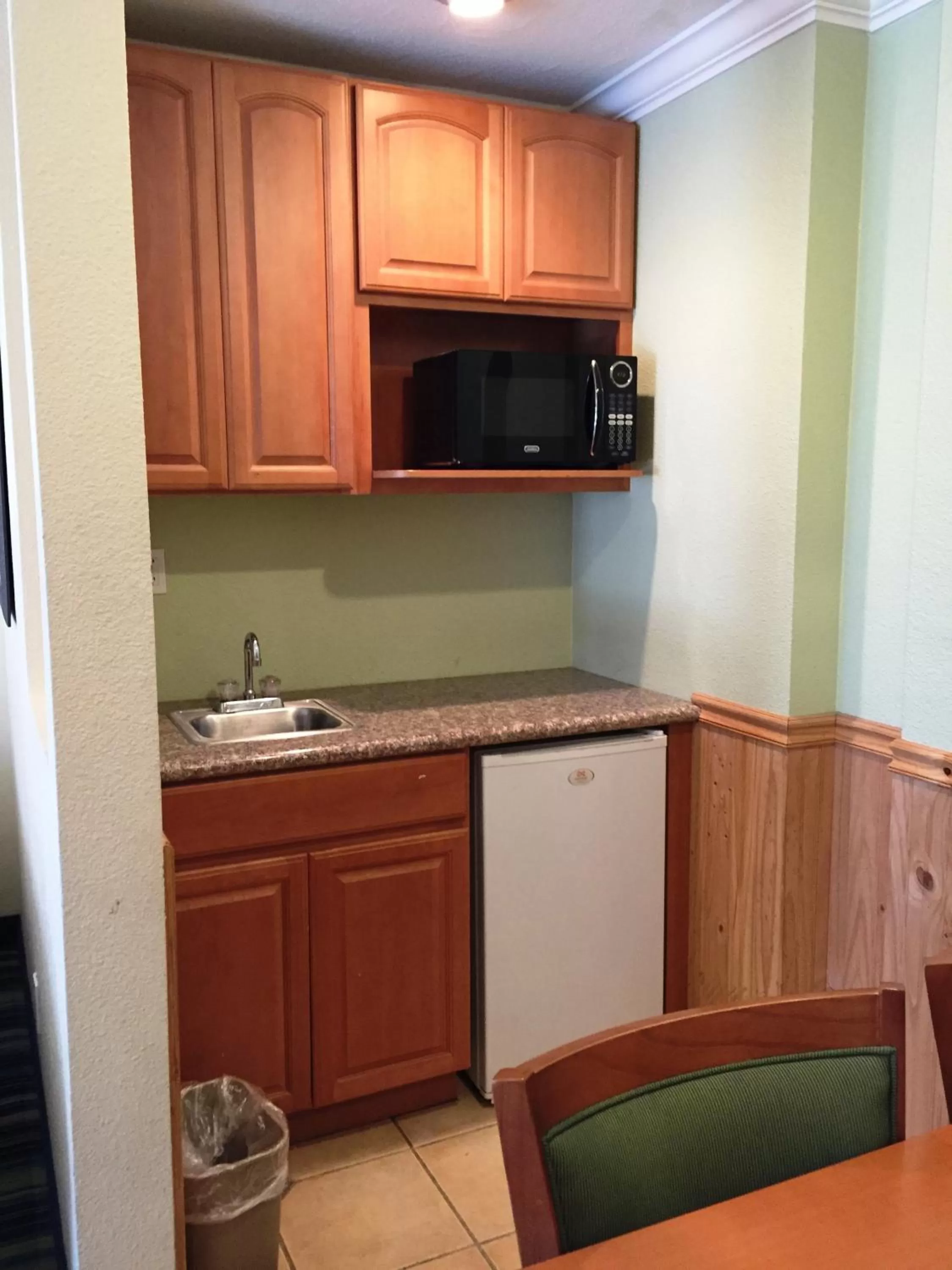 Kitchen or kitchenette in Surf Motel