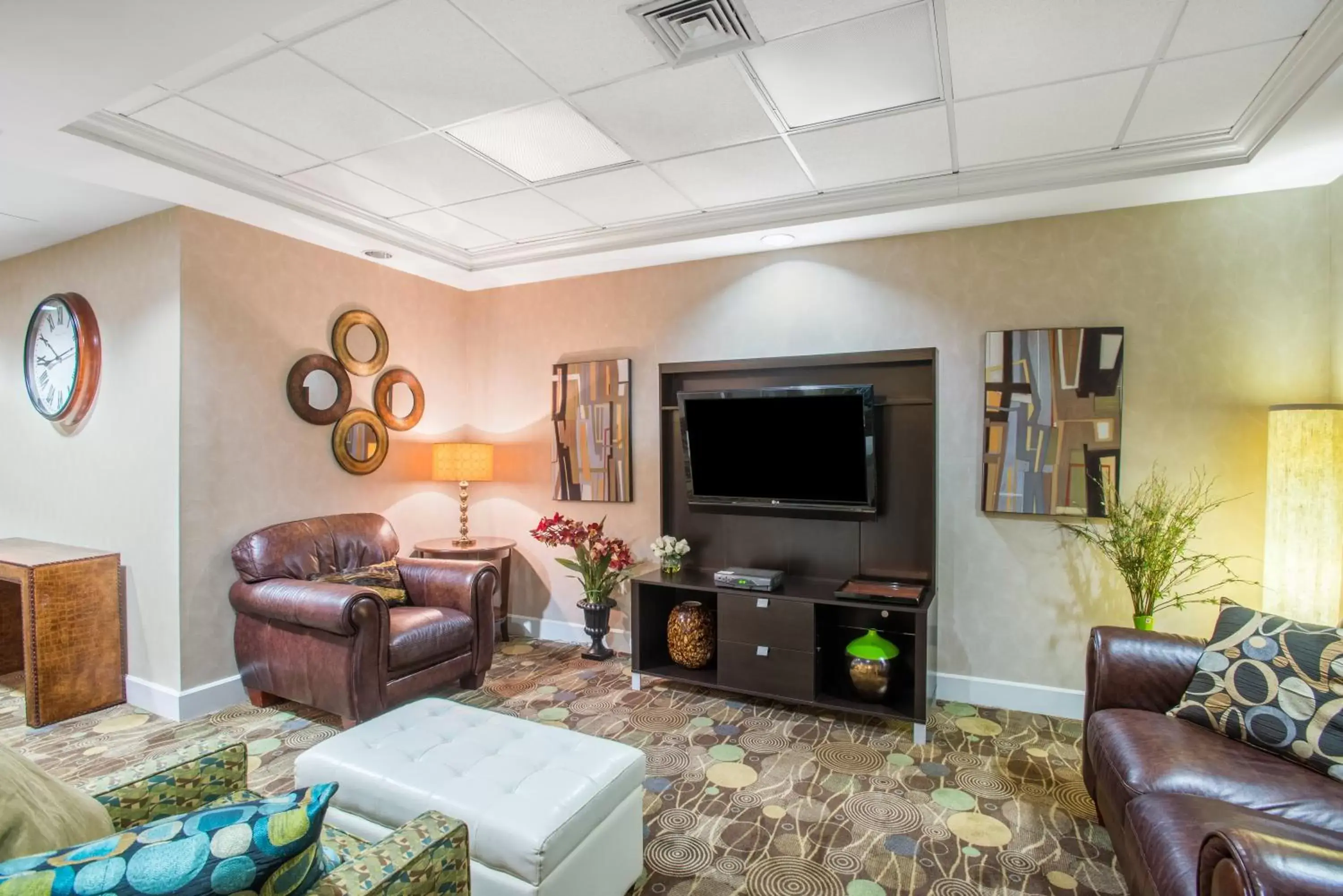 Property building, Seating Area in Holiday Inn Express Hotel & Suites Brattleboro, an IHG Hotel