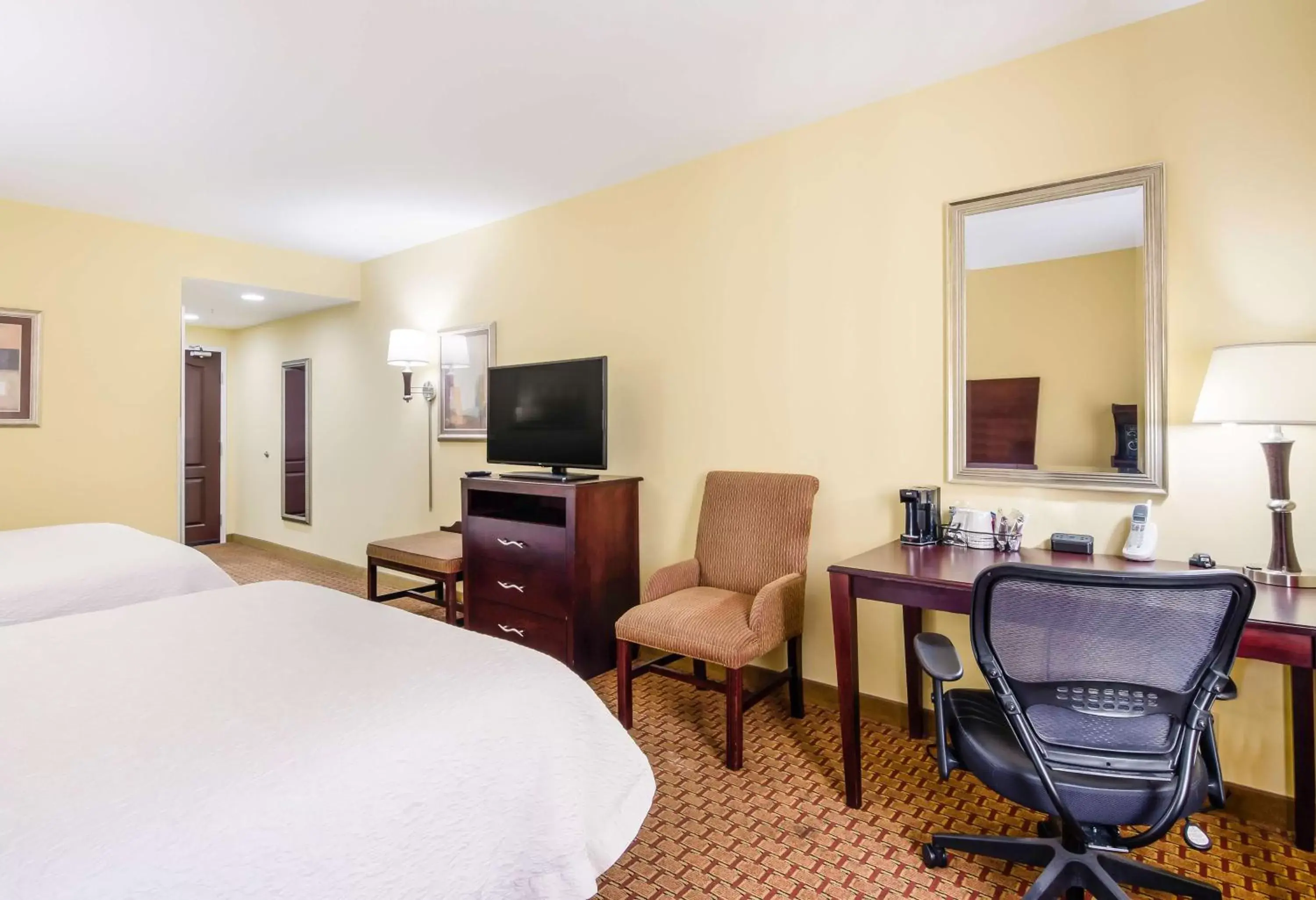 Bed, TV/Entertainment Center in Hampton Inn Galax