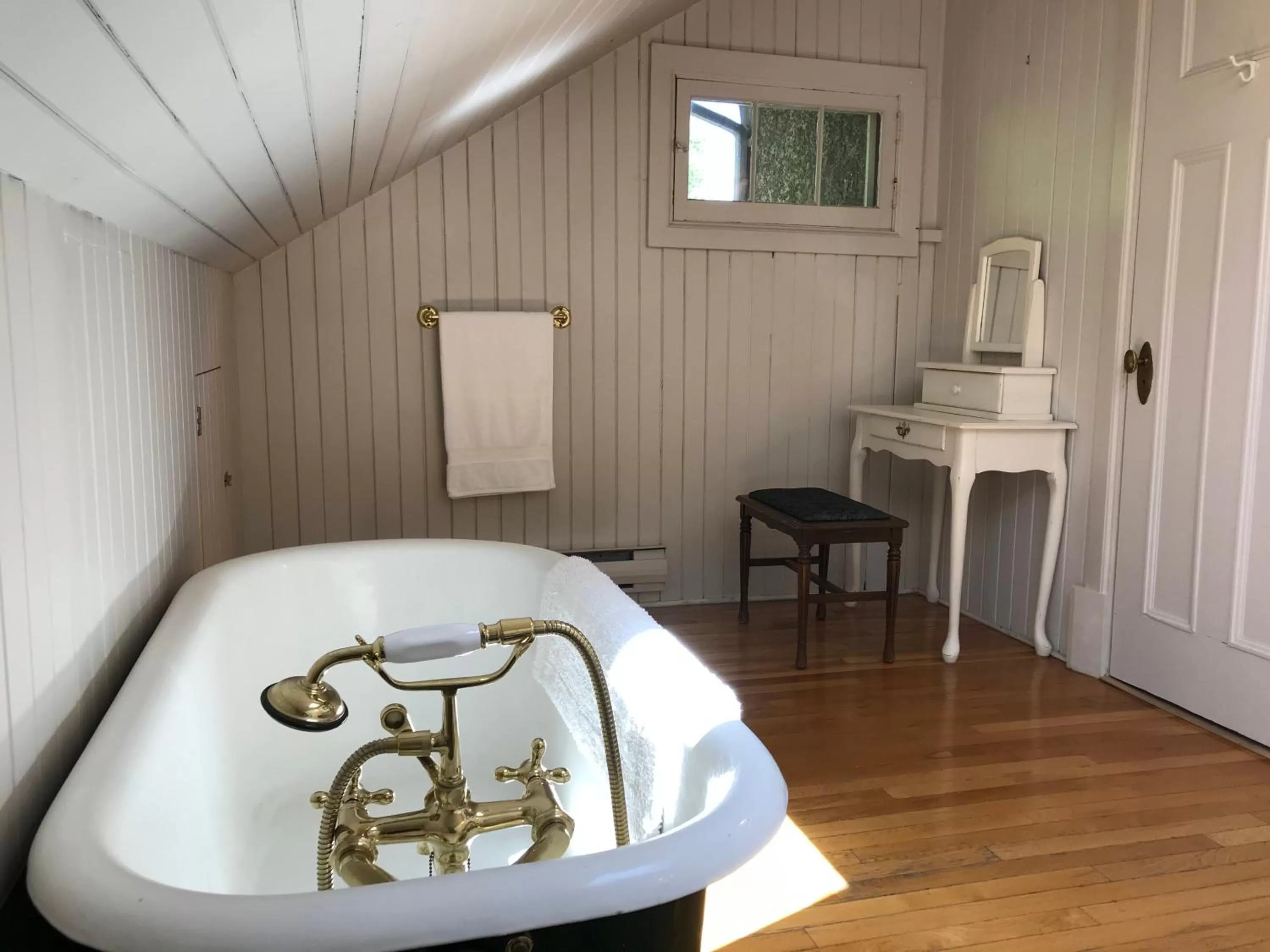 Bath in Stirling House