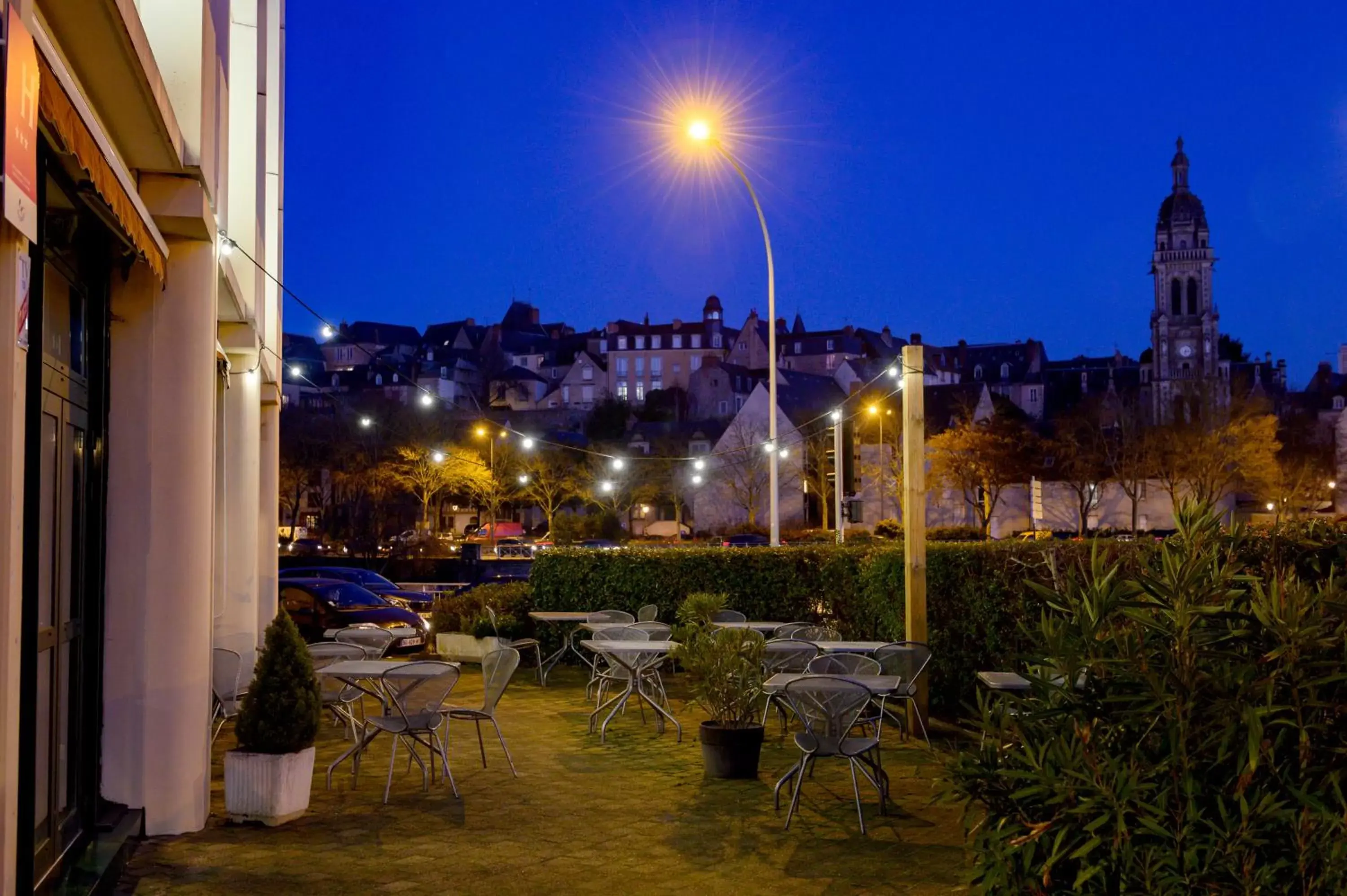 Patio in ibis Le Mans Centre