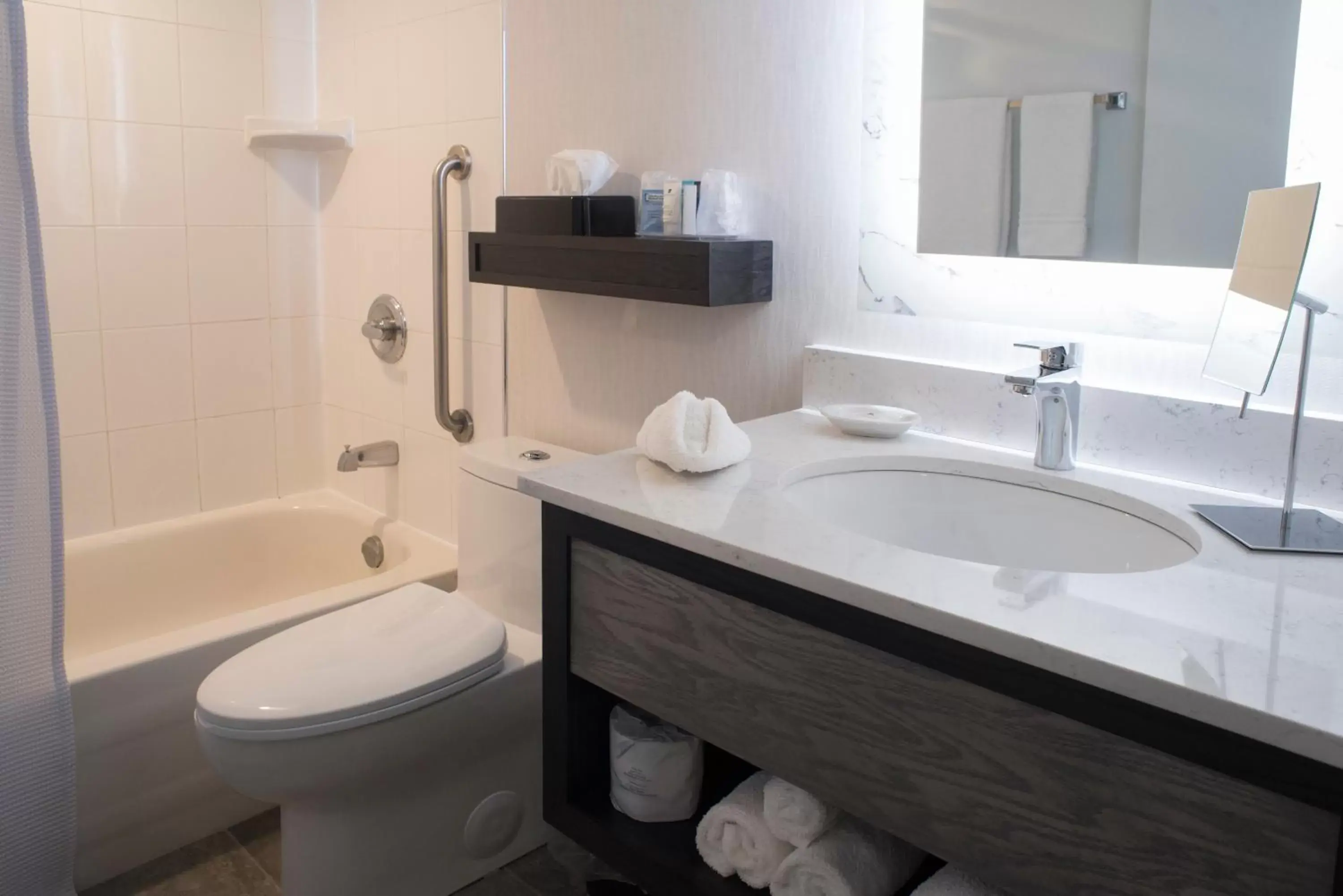 Premium Queen Room with Two Queen Beds in Crowne Plaza Fredericton Lord Beaverbrook by IHG Premium Queen Room with Two Queen Beds in Crowne Plaza Fredericton Lord Beaverbrook by IHG