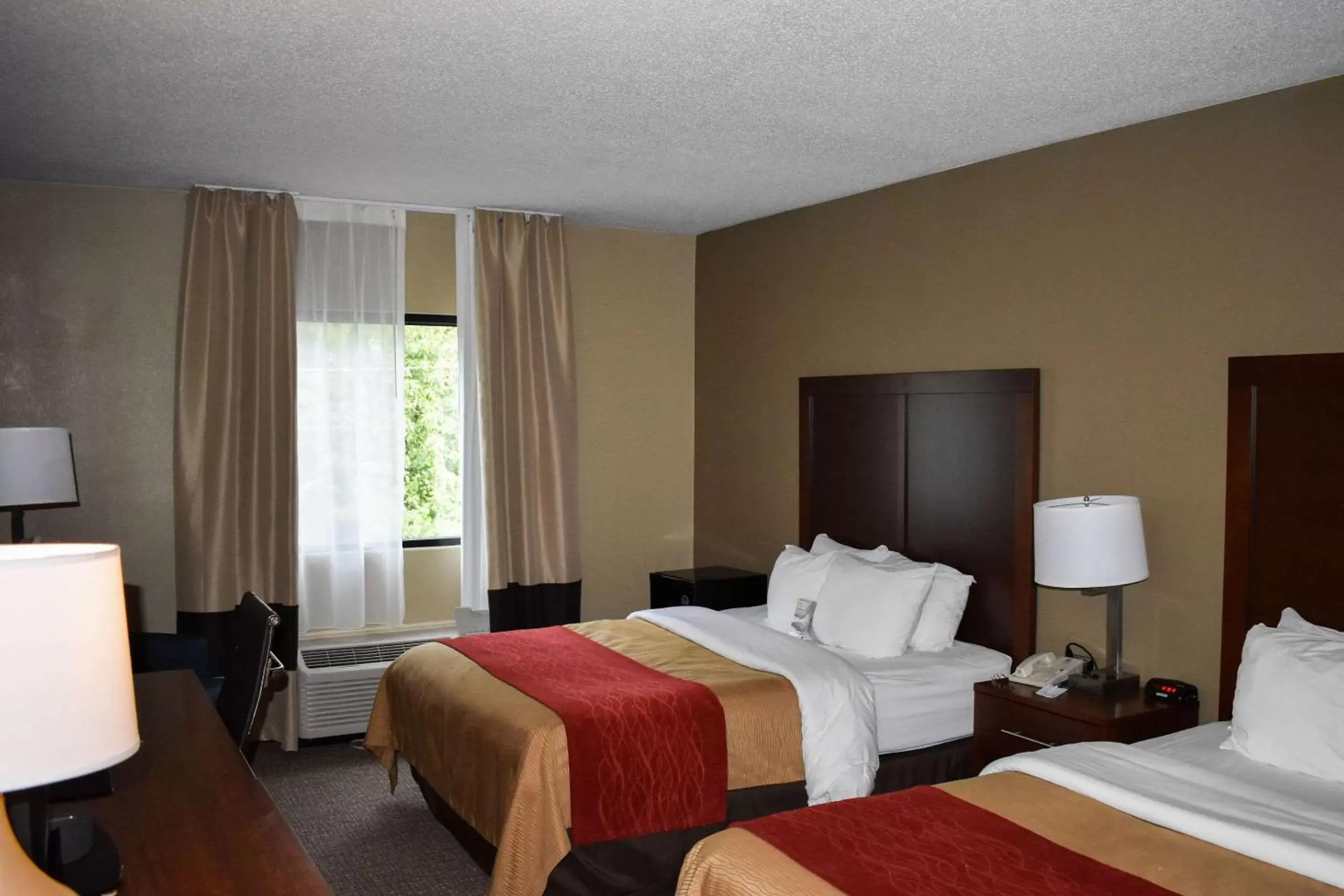 Photo of the whole room, Bed in Comfort Inn Bordentown near NJ Turnpike