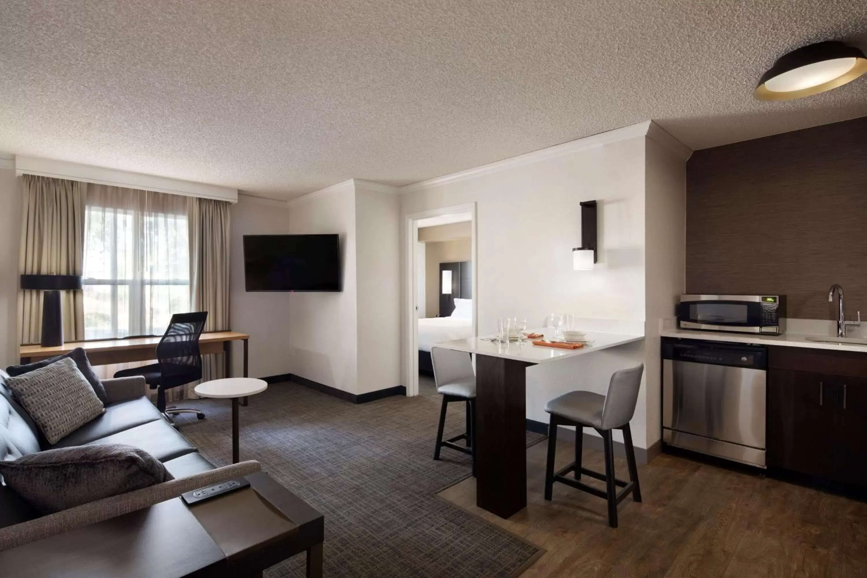 Living room in Sonesta ES Suites Fresno Living room in Sonesta ES Suites Fresno