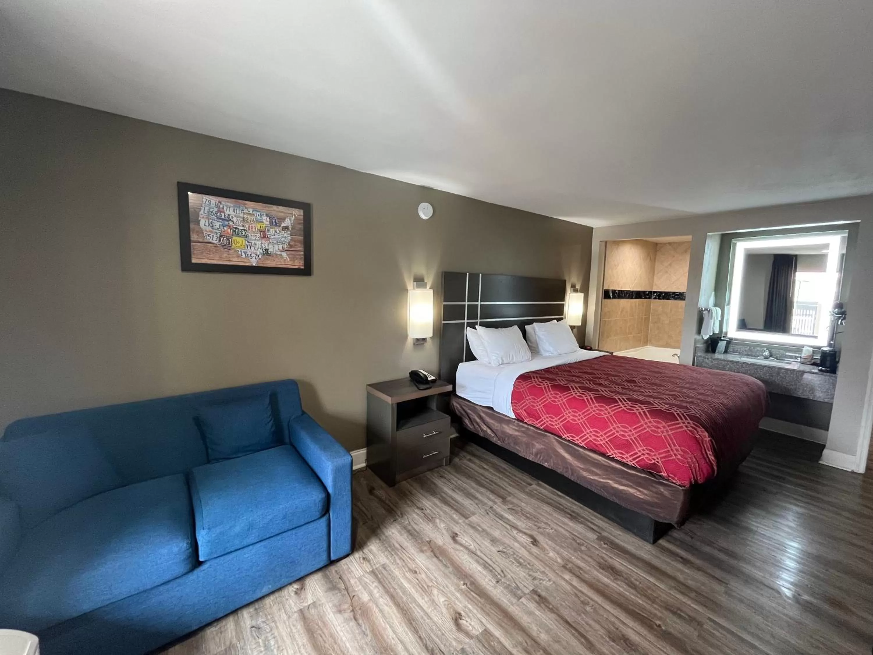 Bed in Econo Lodge Inn & Suites Murfreesboro Shopping District