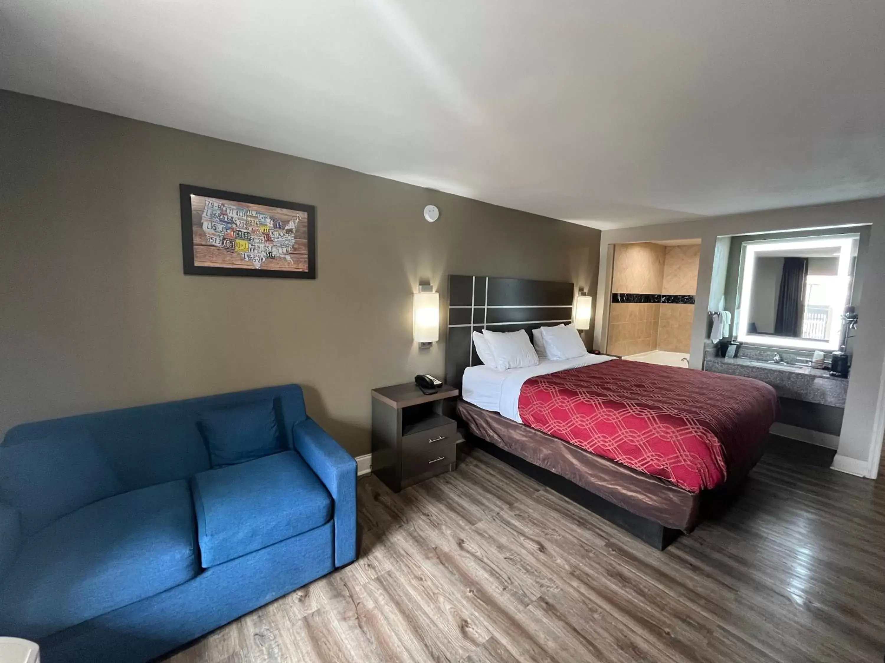 Bed in Econo Lodge Inn & Suites Nashville SE Murfreesboro - MTSU