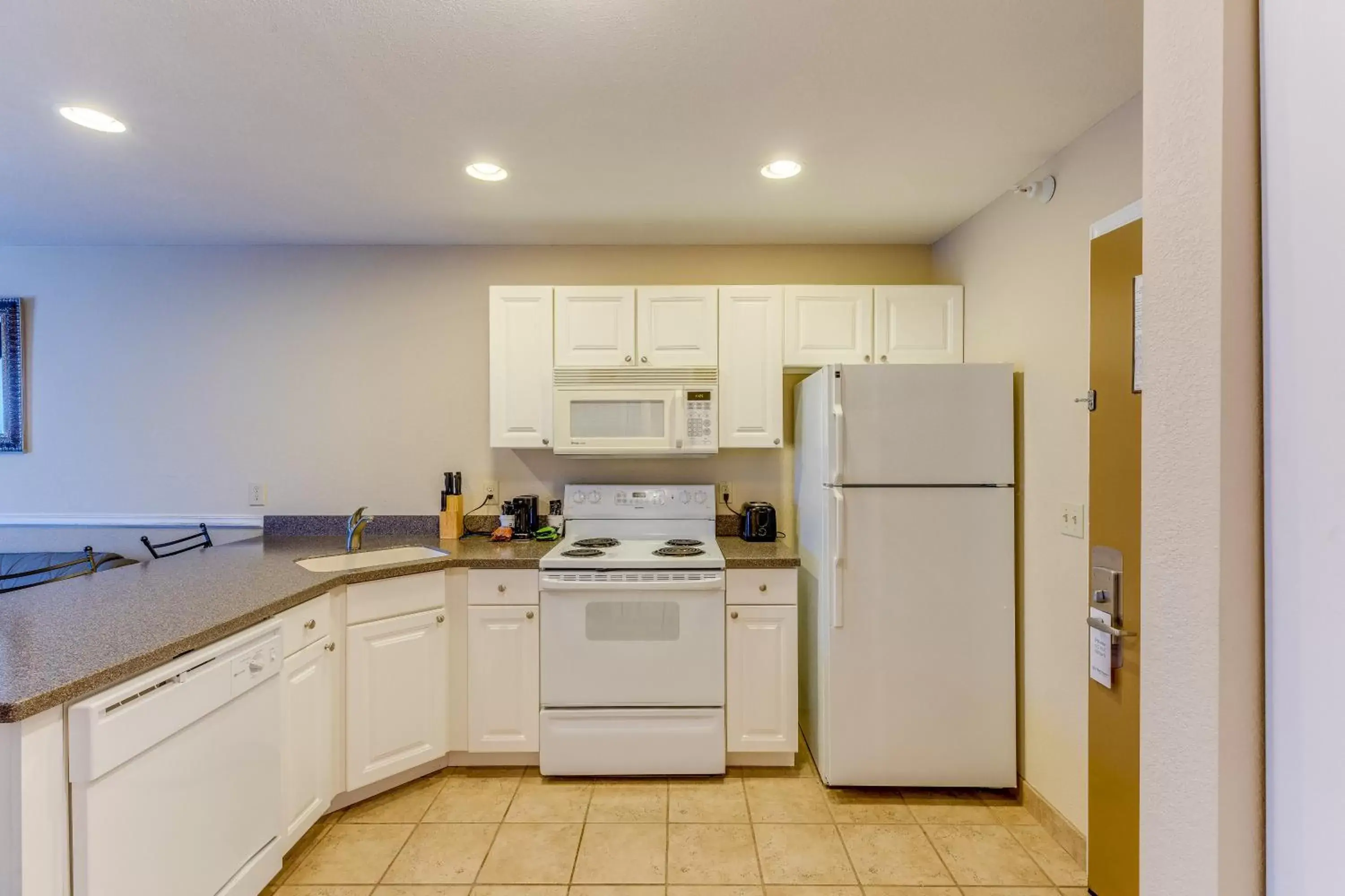 Kitchen or kitchenette, Kitchen/Kitchenette in Best Western Lakewinds