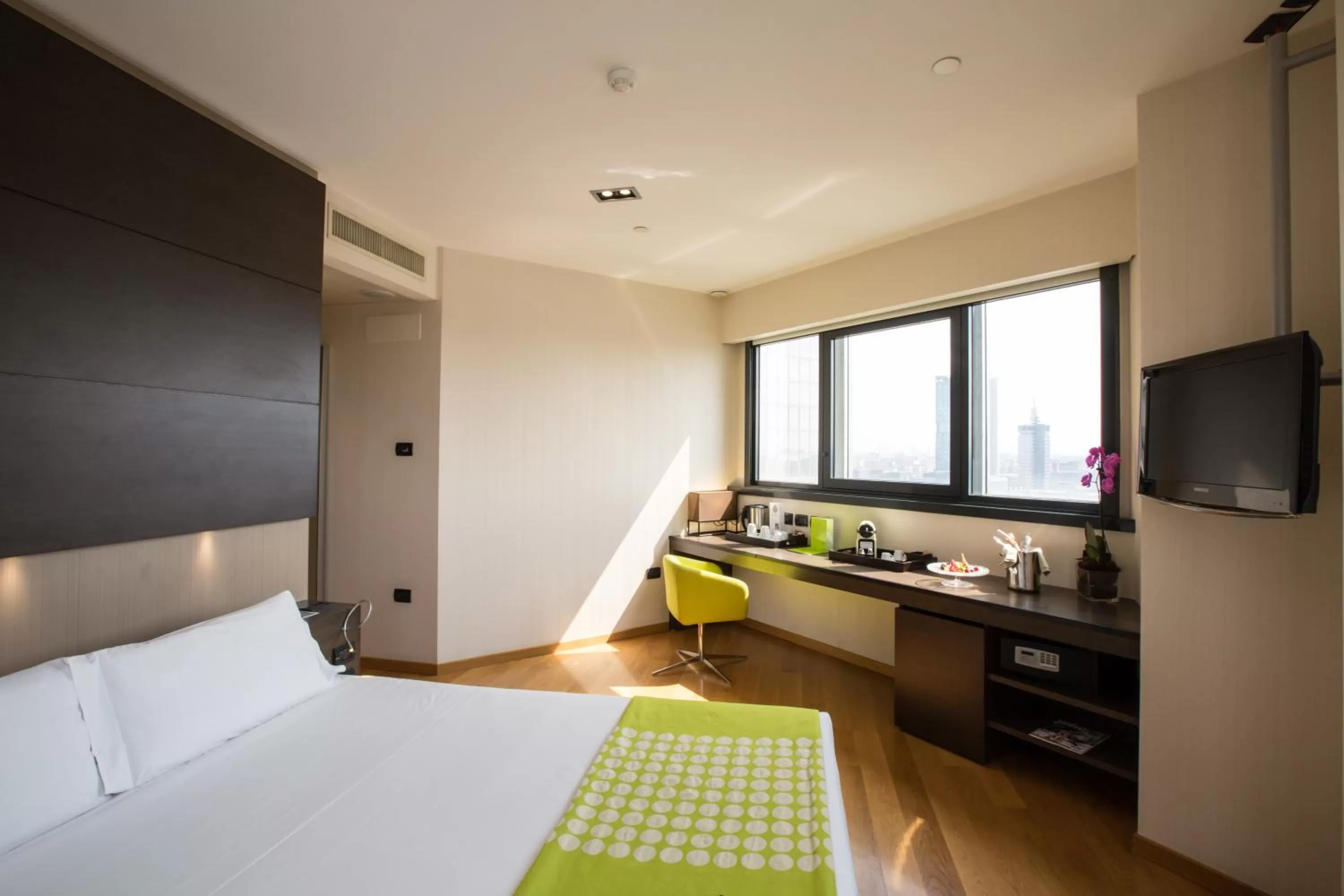 Photo of the whole room, Bed in Best Western Plus The Hub Hotel