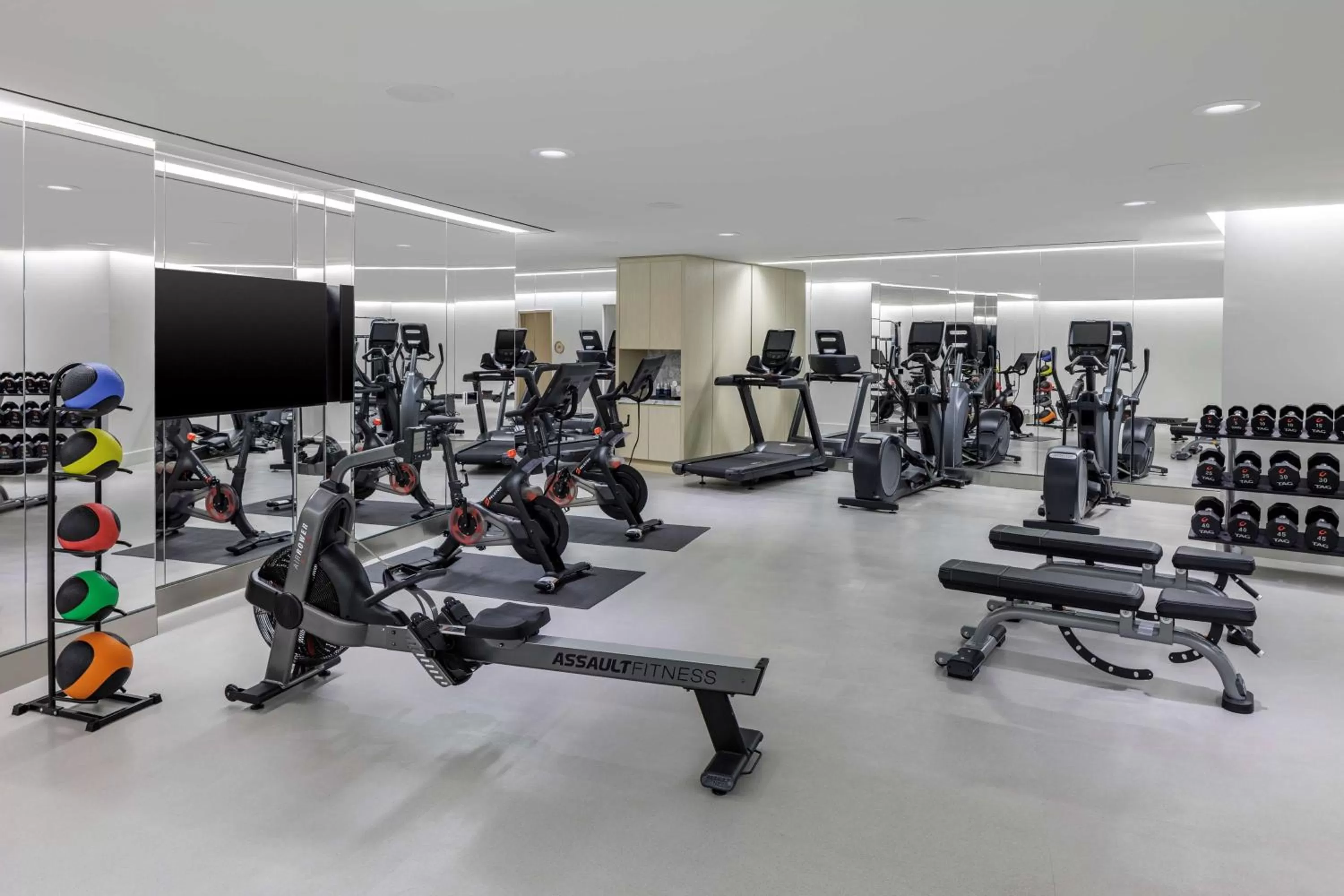 Fitness centre/facilities in The Morrow Washington Dc, Curio Collection By Hilton