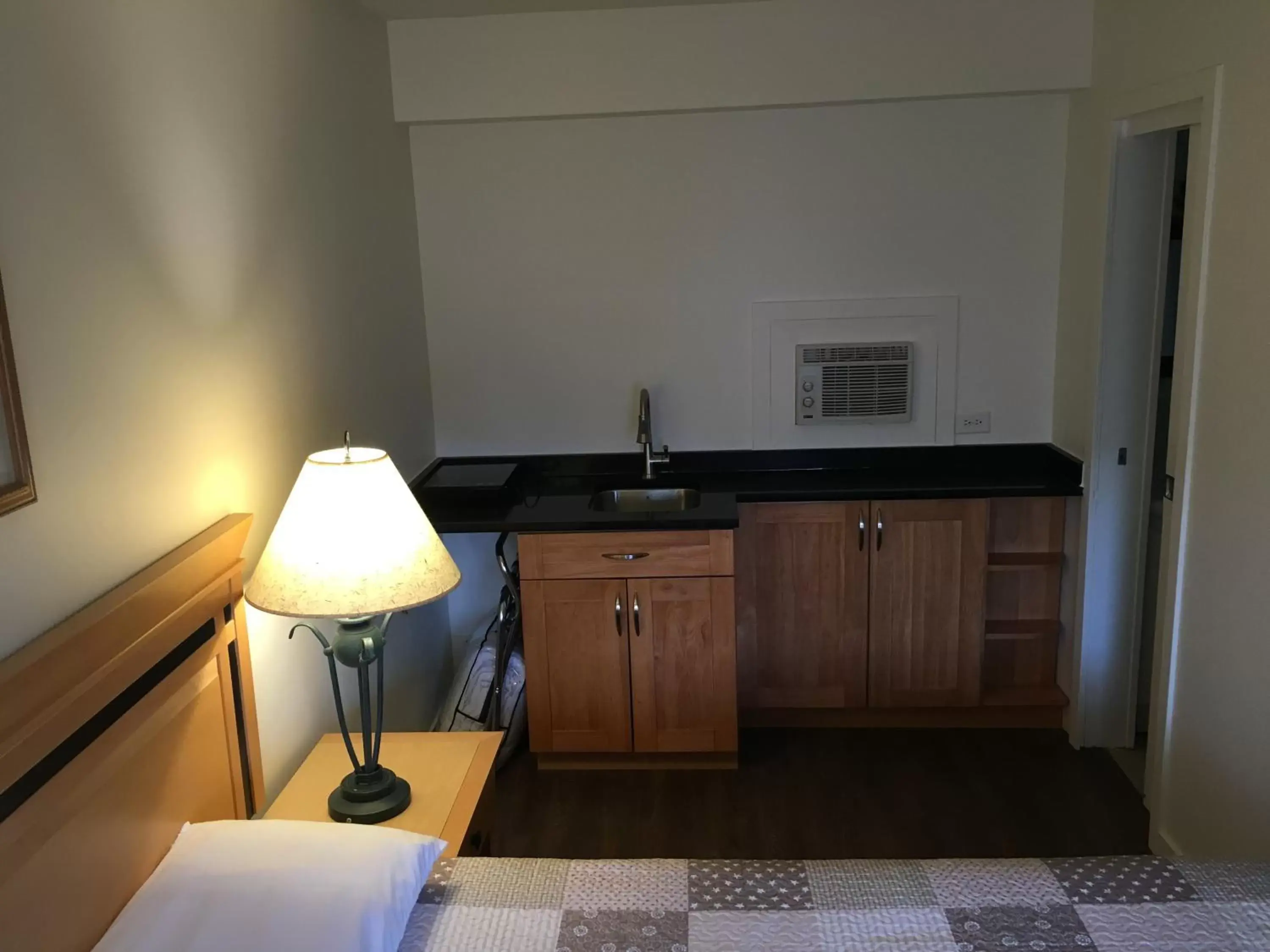 Kitchen or kitchenette, Kitchen/Kitchenette in Sunset Motel