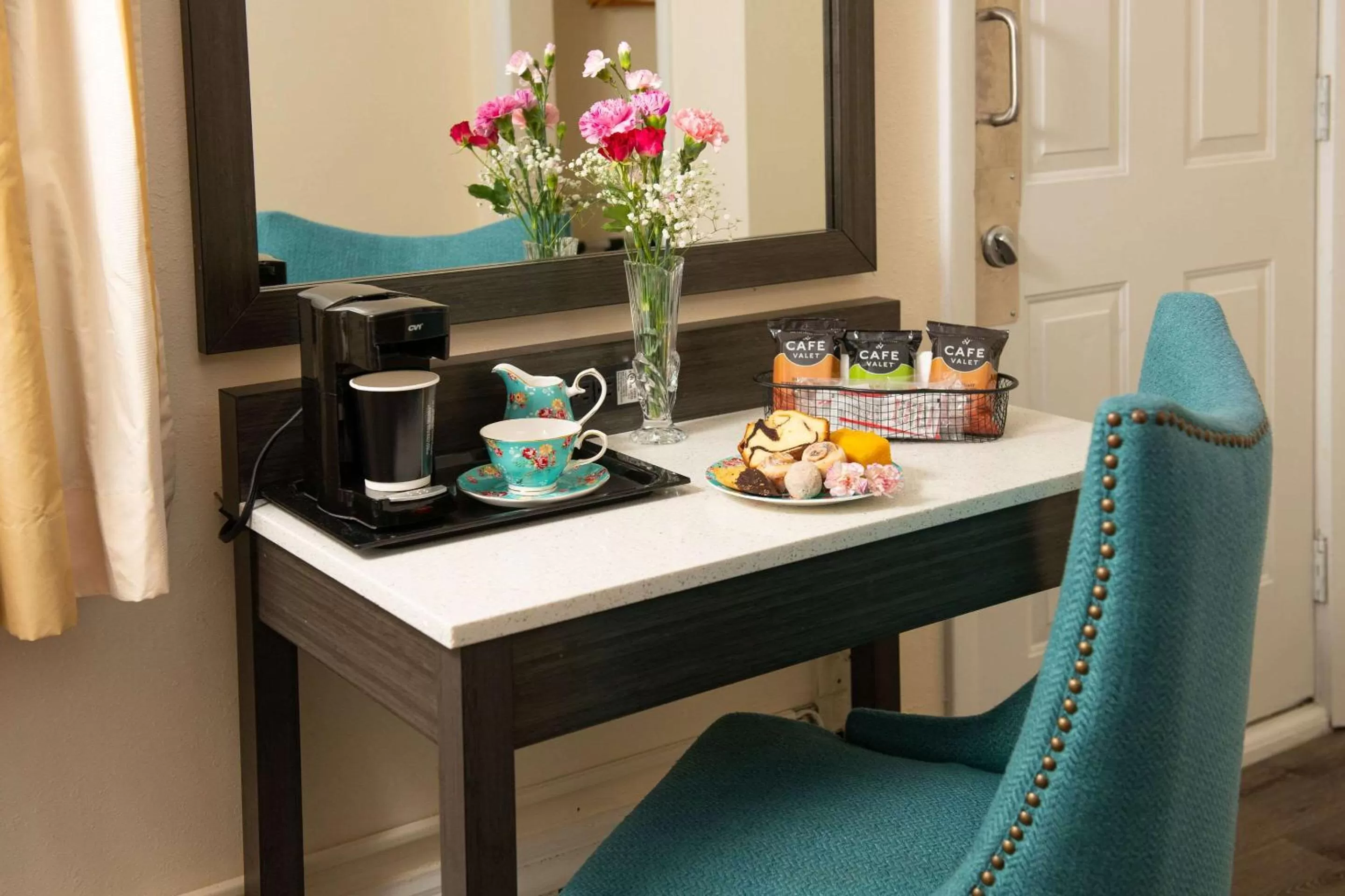 Bedroom in Rodeway Inn Middletown - Newport