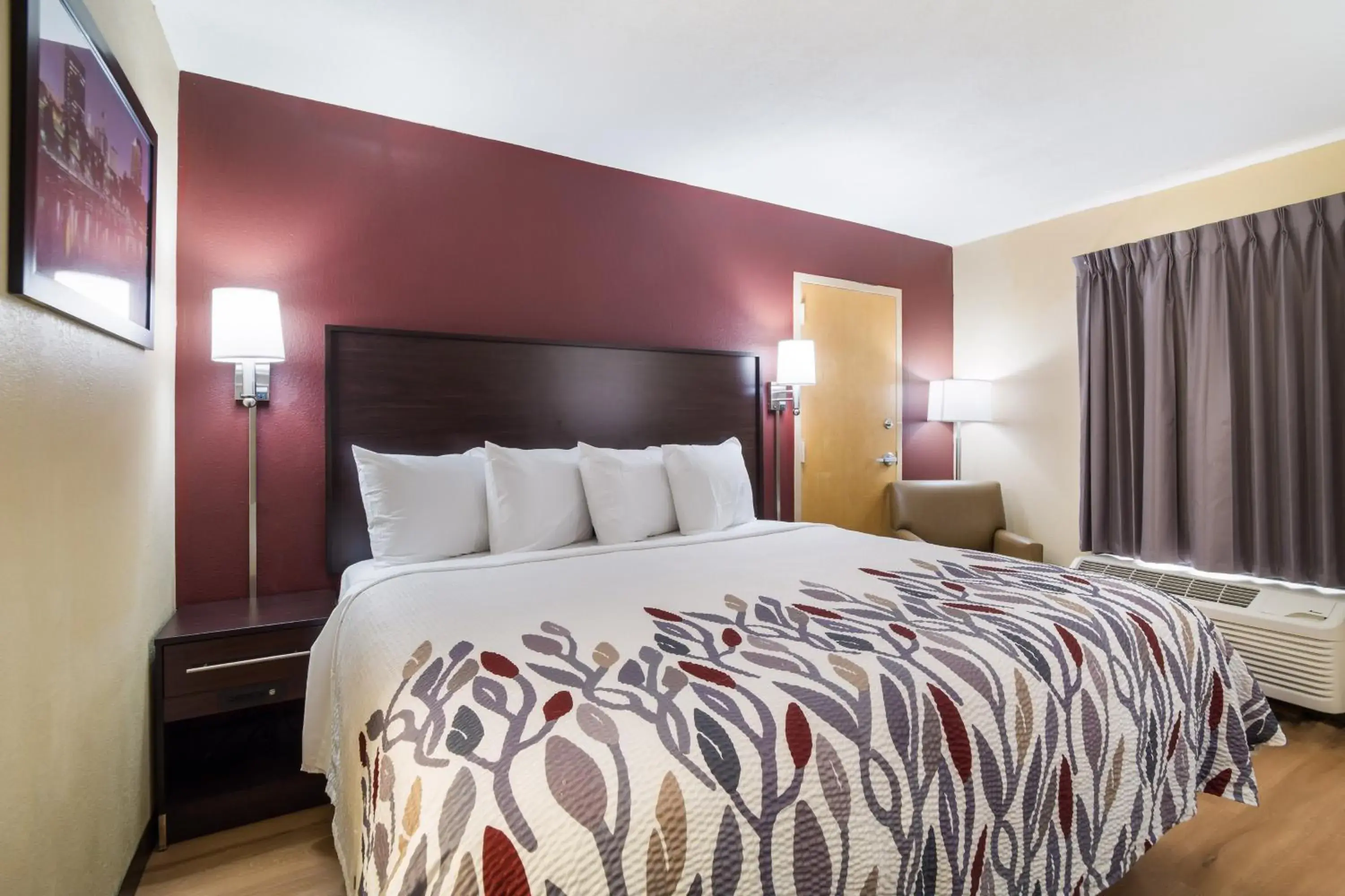 Photo of the whole room, Bed in Red Roof Inn Augusta – Washington Road
