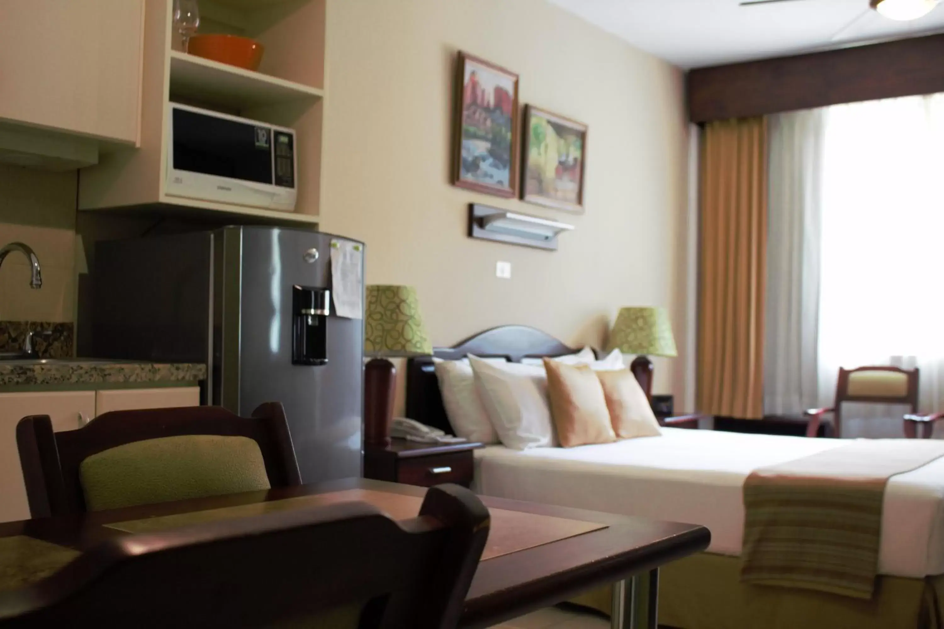 Kitchen or kitchenette, Seating Area in La Sabana Hotel Suites Apartments