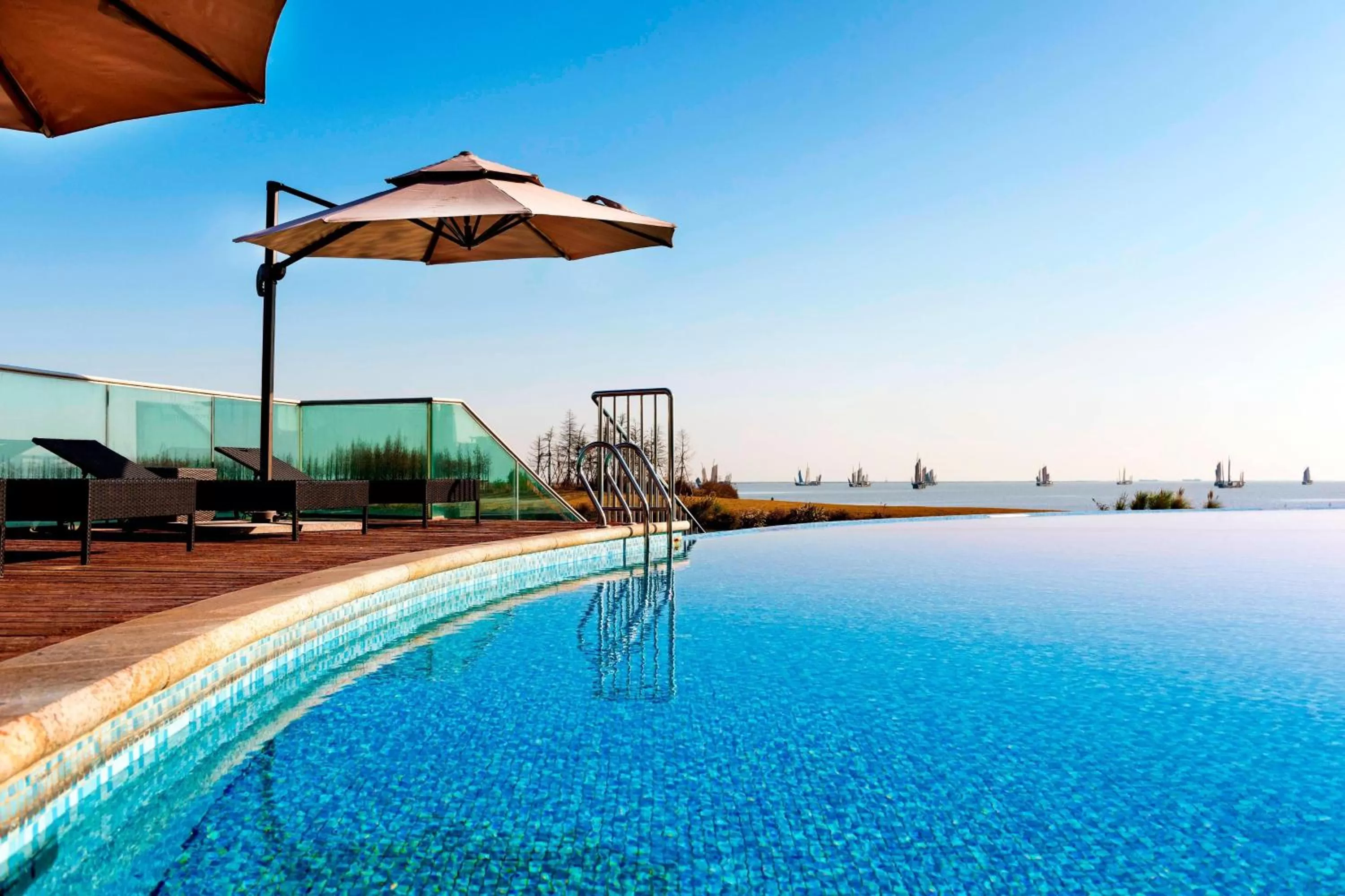 Swimming pool in Sheraton Huzhou Taihu Lake Hot Spring Resort & Spa