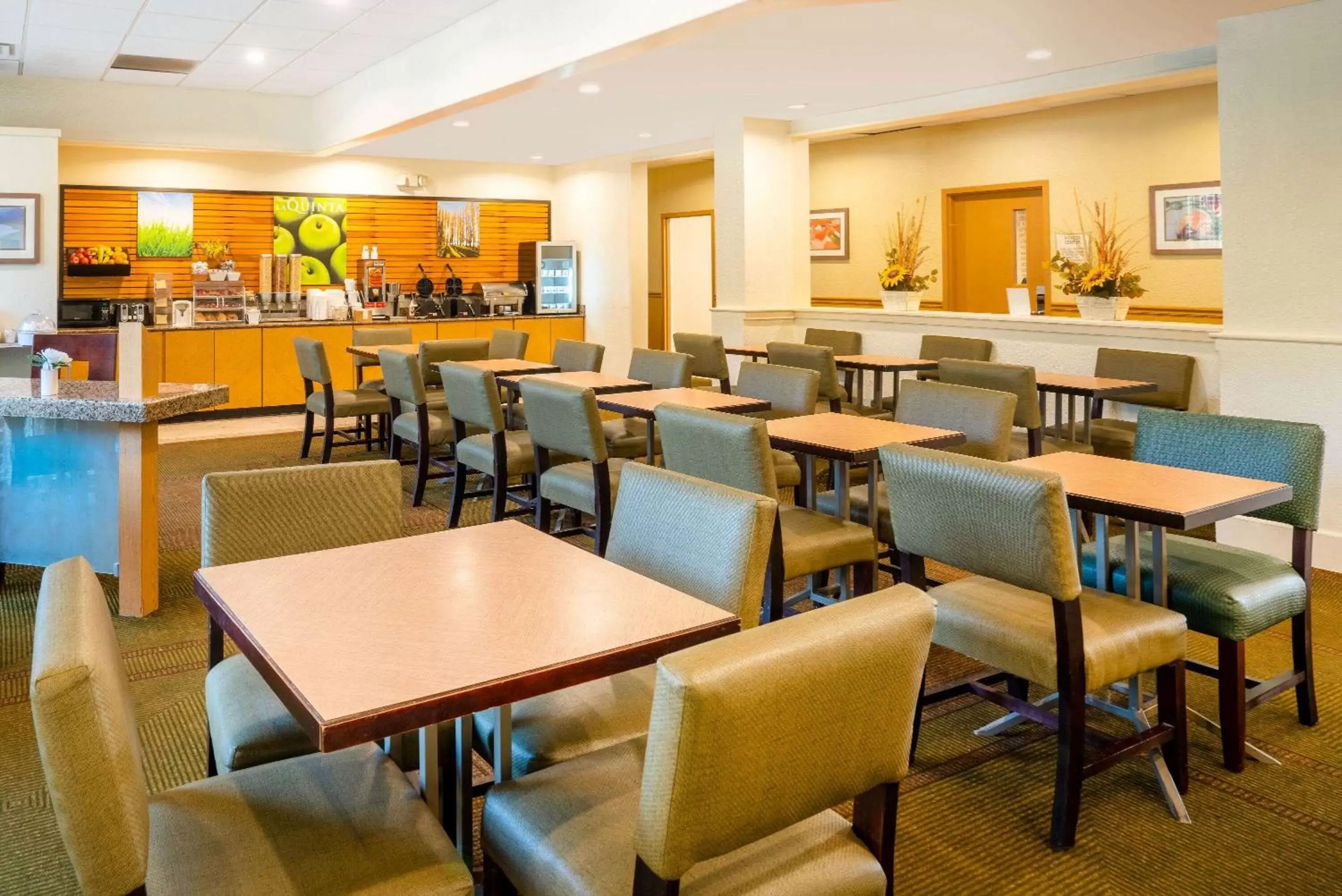 Breakfast, Restaurant/Places to Eat in La Quinta by Wyndham Nashville Airport/Opryland