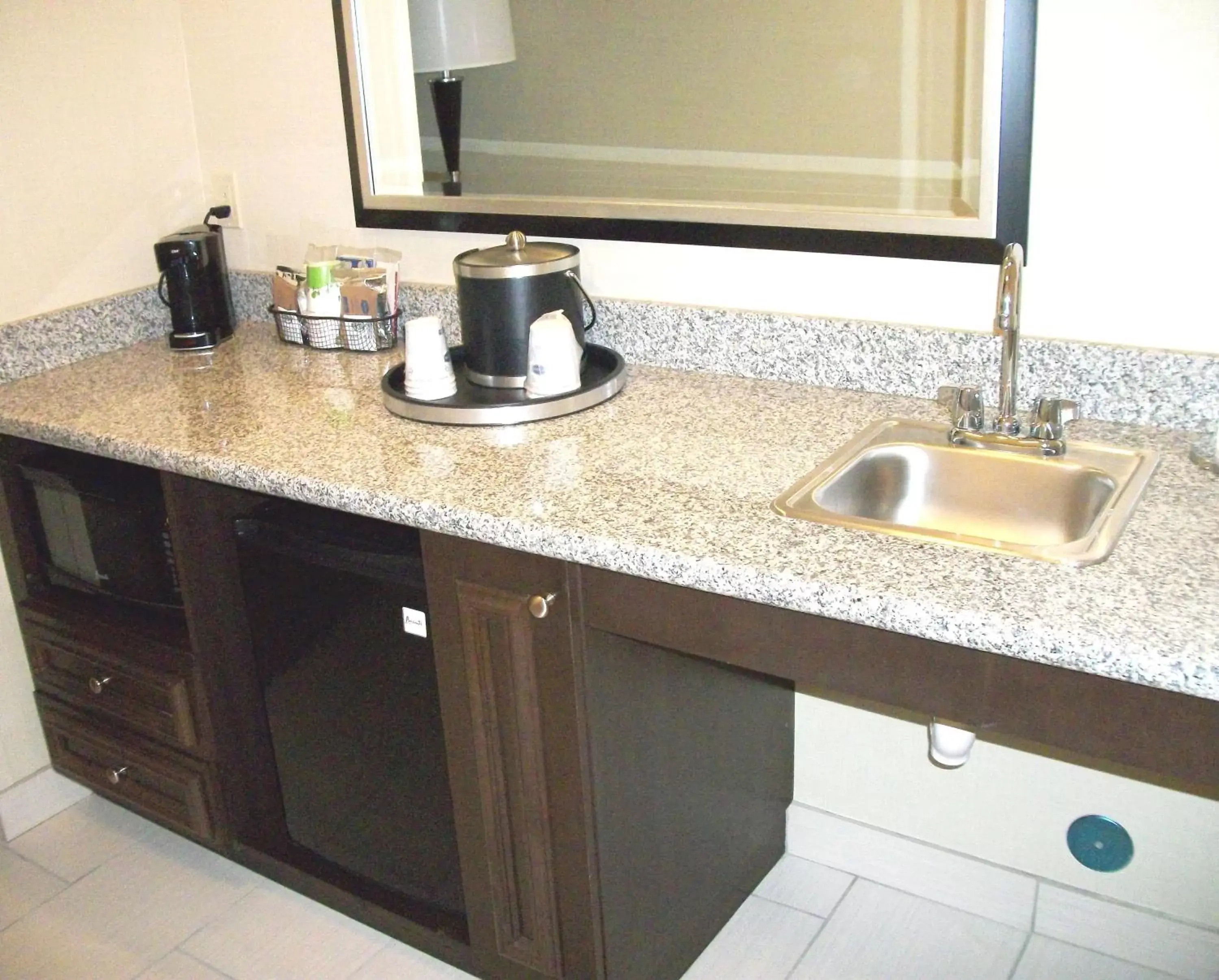 Kitchen or kitchenette, Kitchen/Kitchenette in Hampton Inn & Suites Manteca