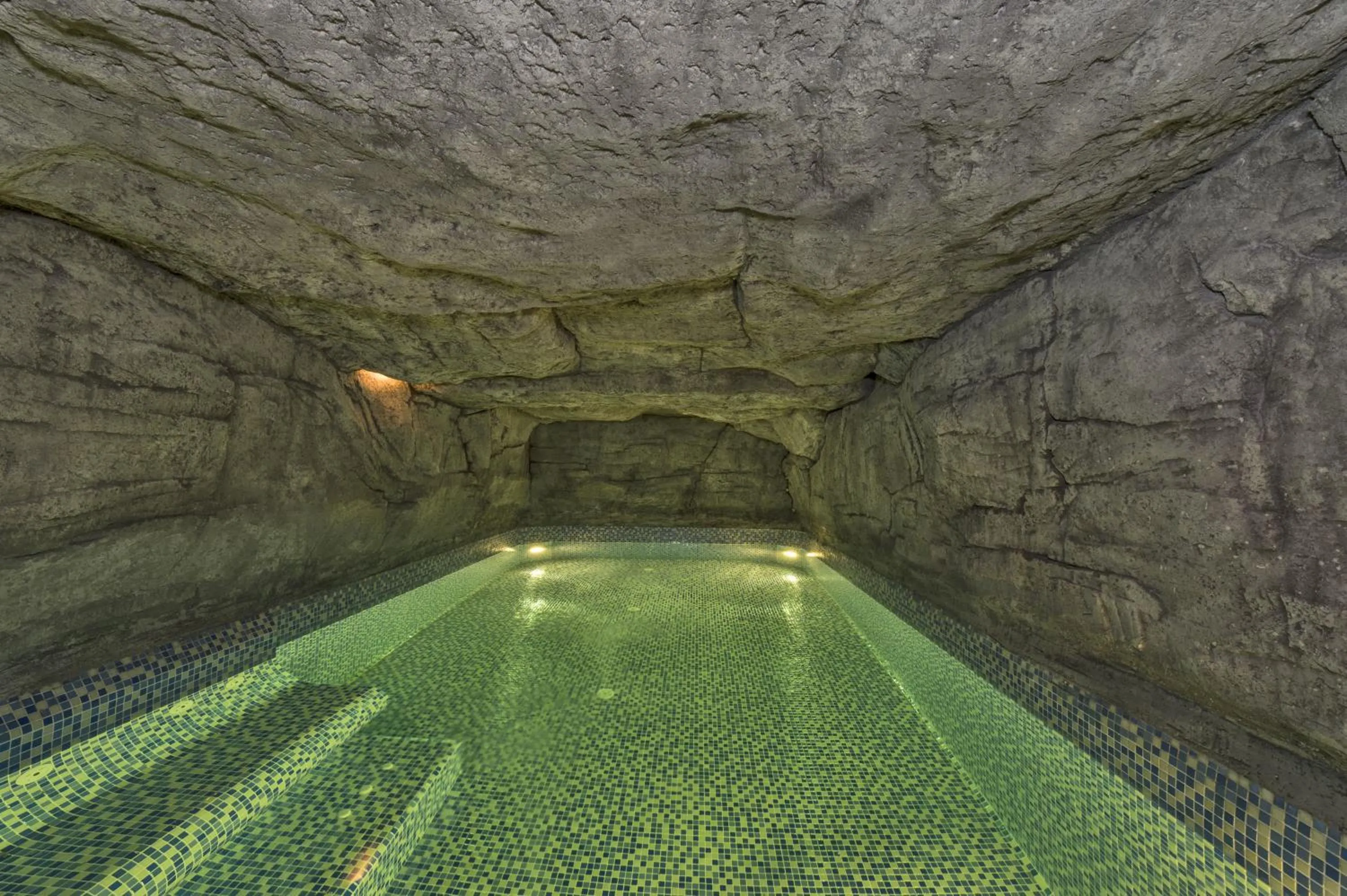 Activities in Glorious Hotel