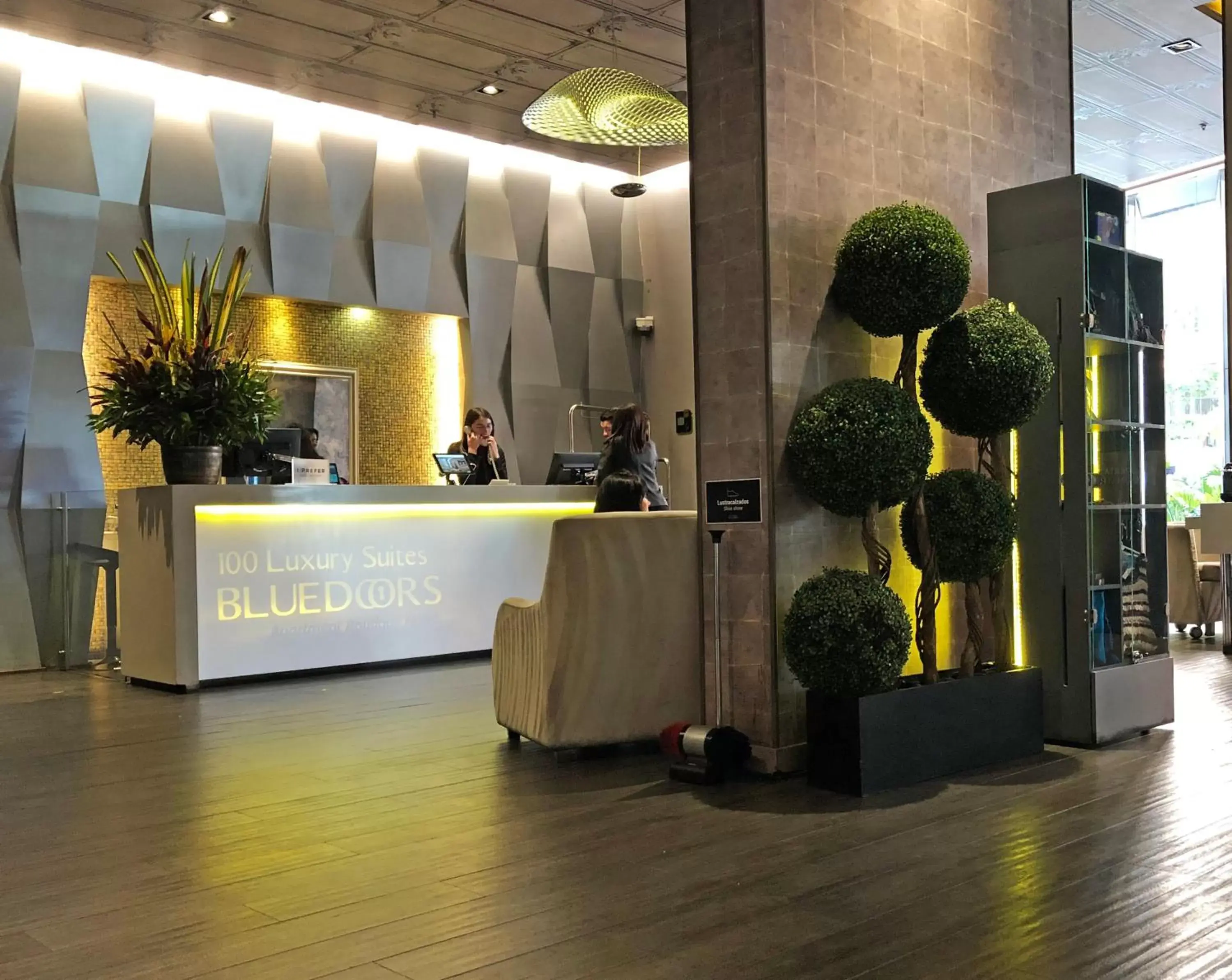 Lobby or reception, Lobby/Reception in Hotel 100 Luxury Suites by Preferred