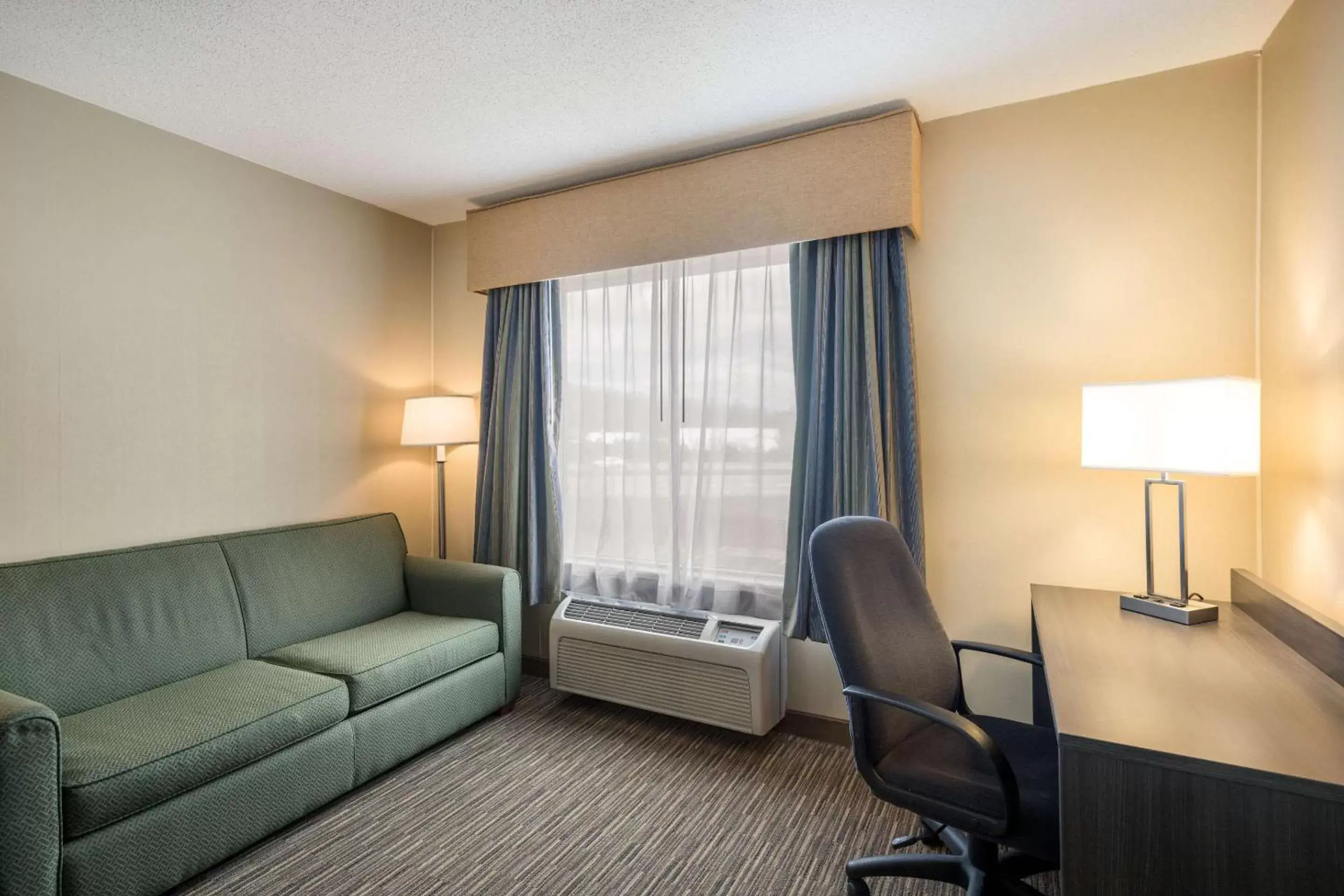 Bedroom, Seating Area in Quality Inn & Suites Fishkill South near I-84