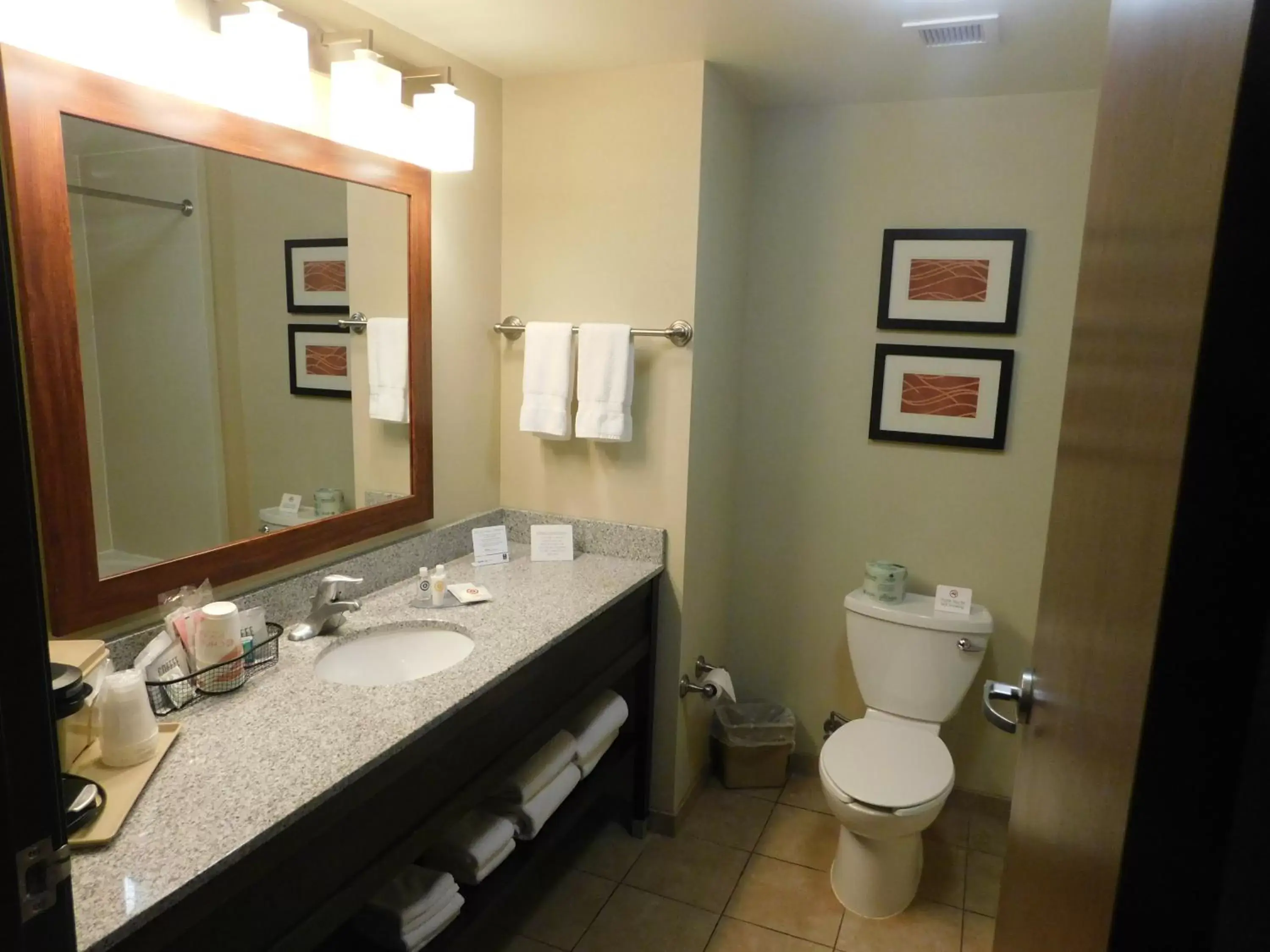 Bathroom in Comfort Inn Saint Clairsville