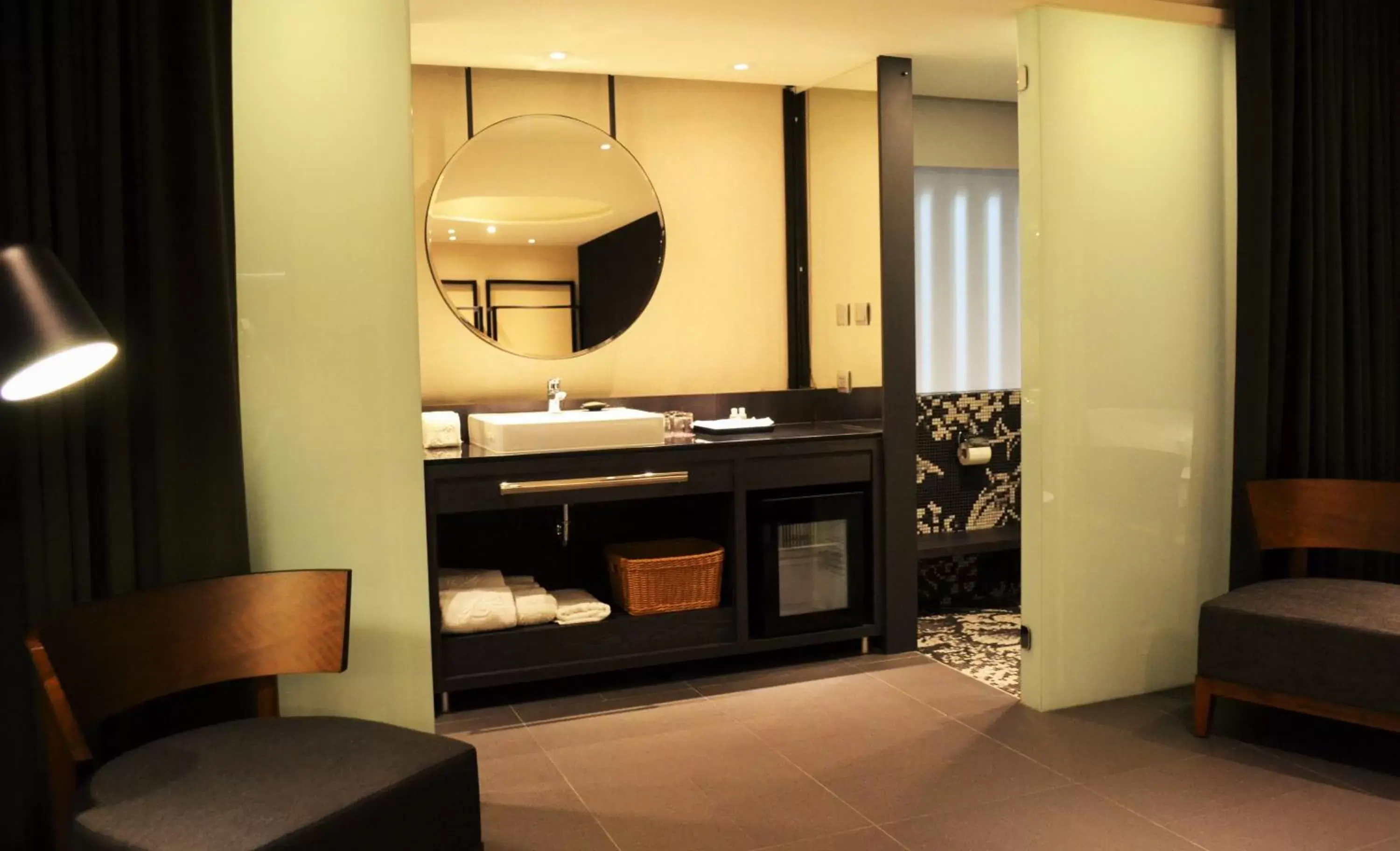 Toilet, Bed in Hotel Lainn Toilet, Bed in Hotel Lainn