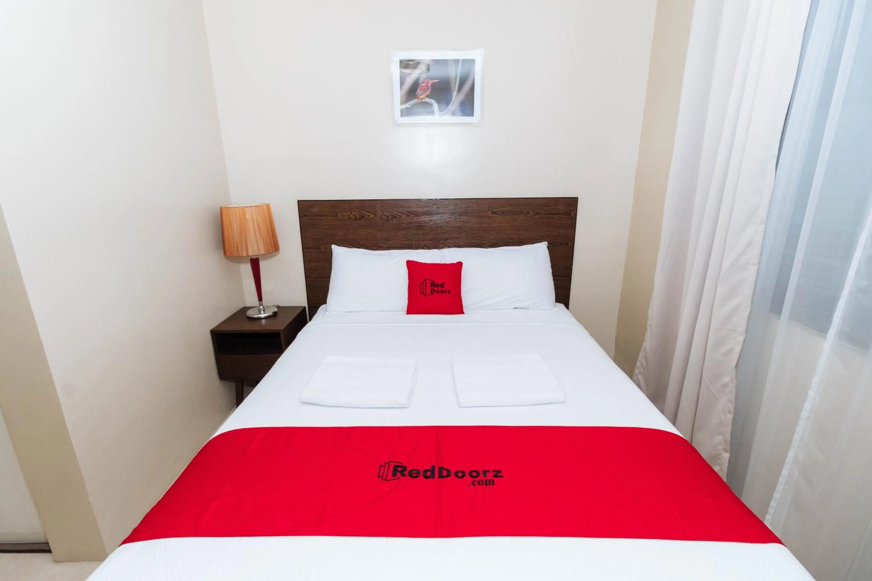 Bed in RedDoorz near Osmena Highway 1