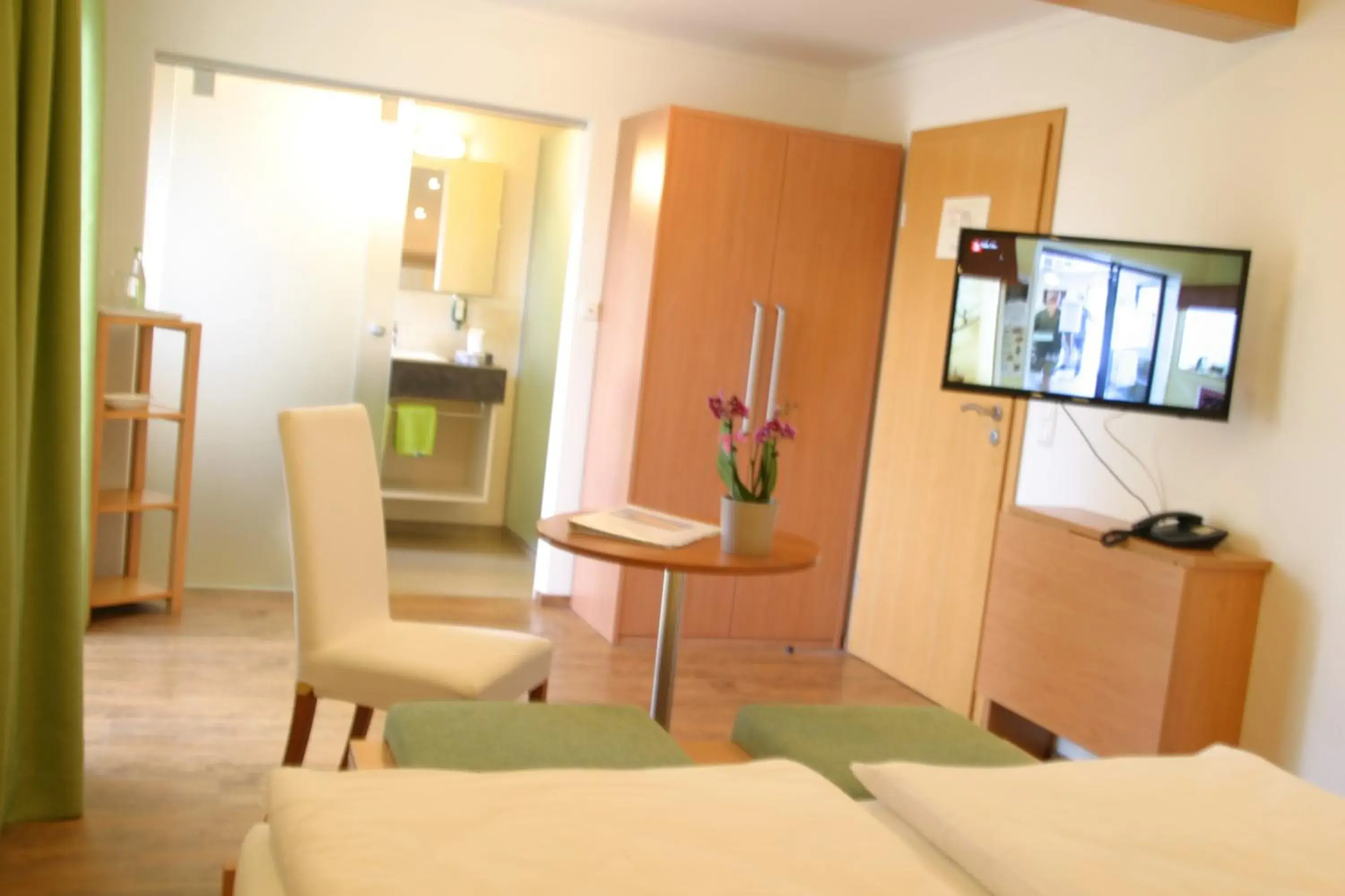 TV and multimedia, Bed in Hotel-Restaurant Bellevue