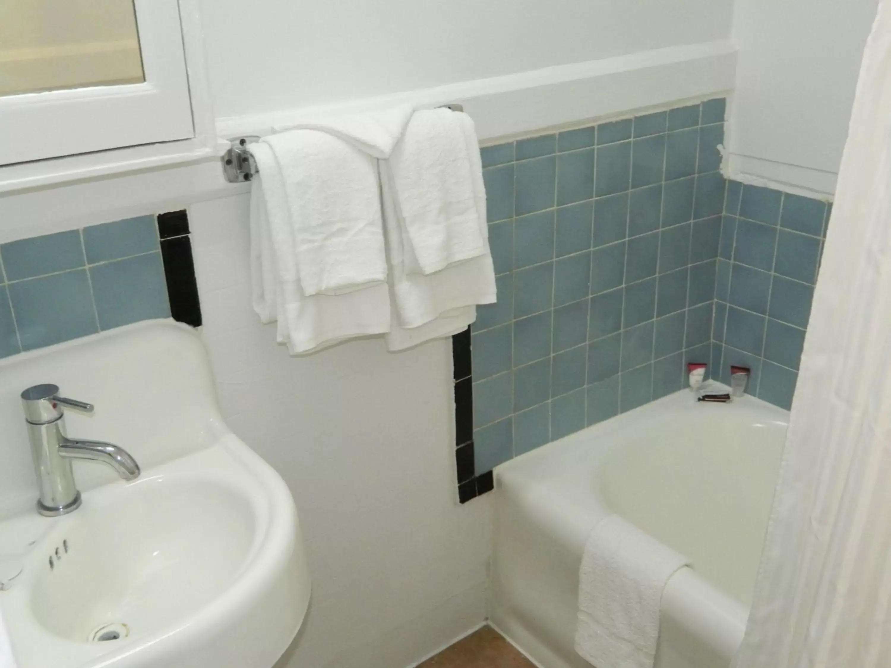 Shower, Bathroom in Admiral Hotel