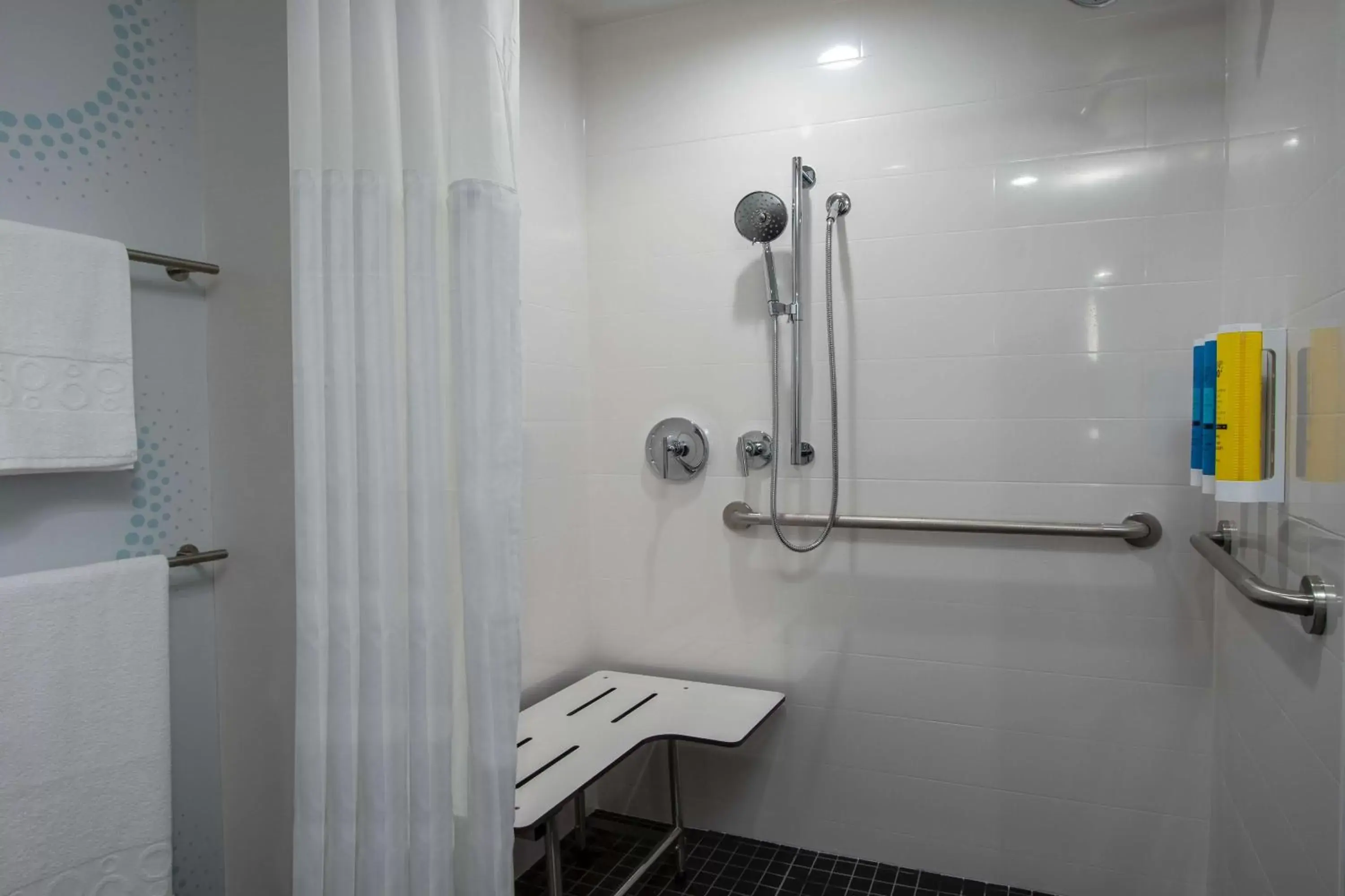 Bathroom in Home2 Suites By Hilton Grove City Columbus