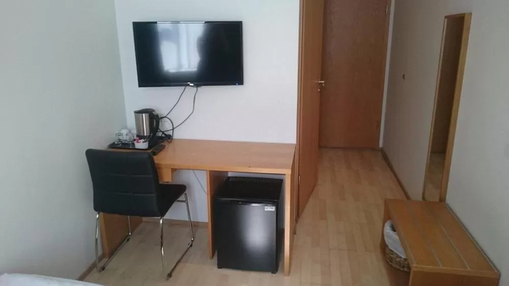 TV and multimedia in 101 Guesthouse Hotel