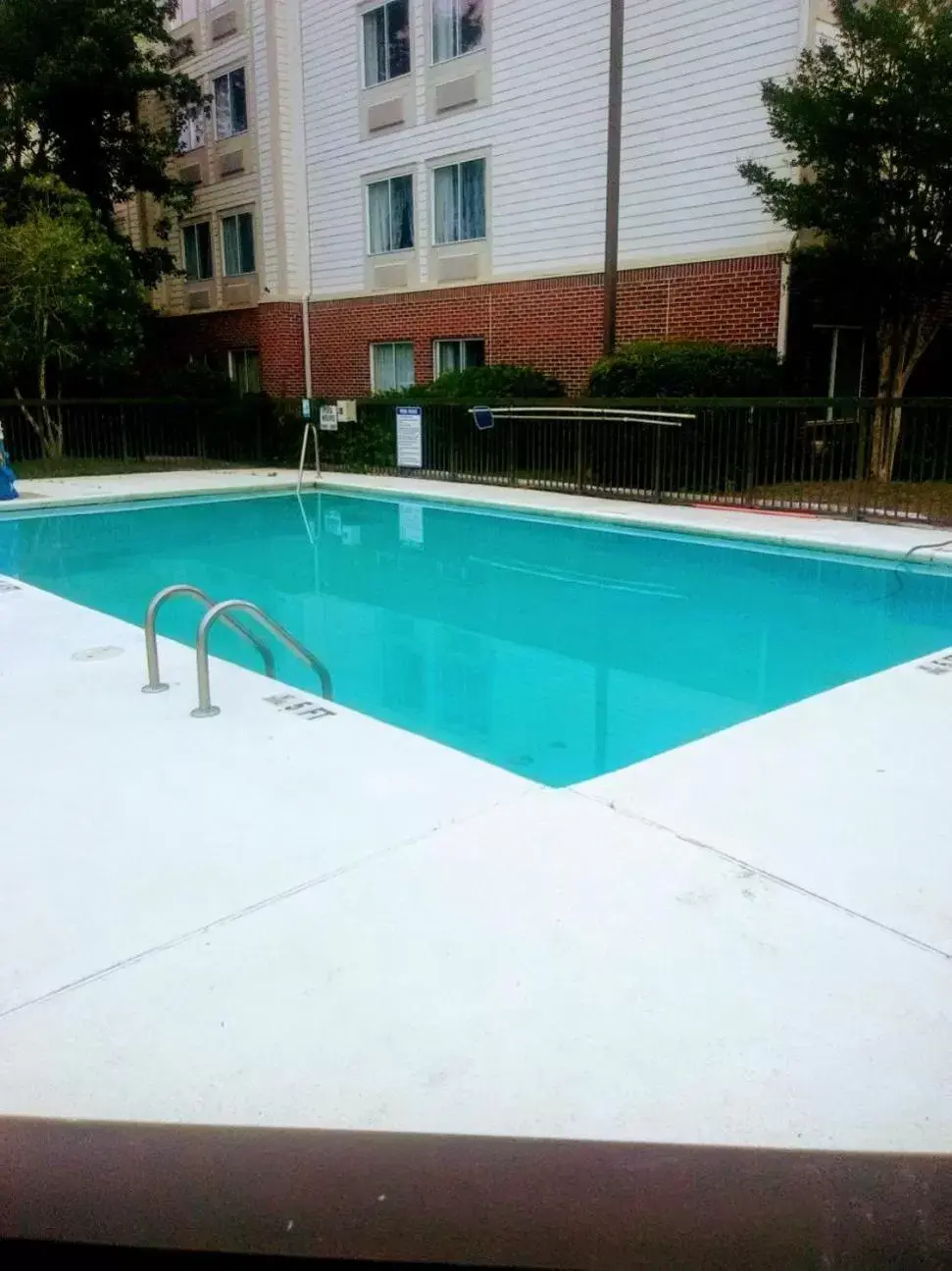 Swimming pool in Days Inn by Wyndham Macon I-75 North Swimming pool in Days Inn by Wyndham Macon I-75 North