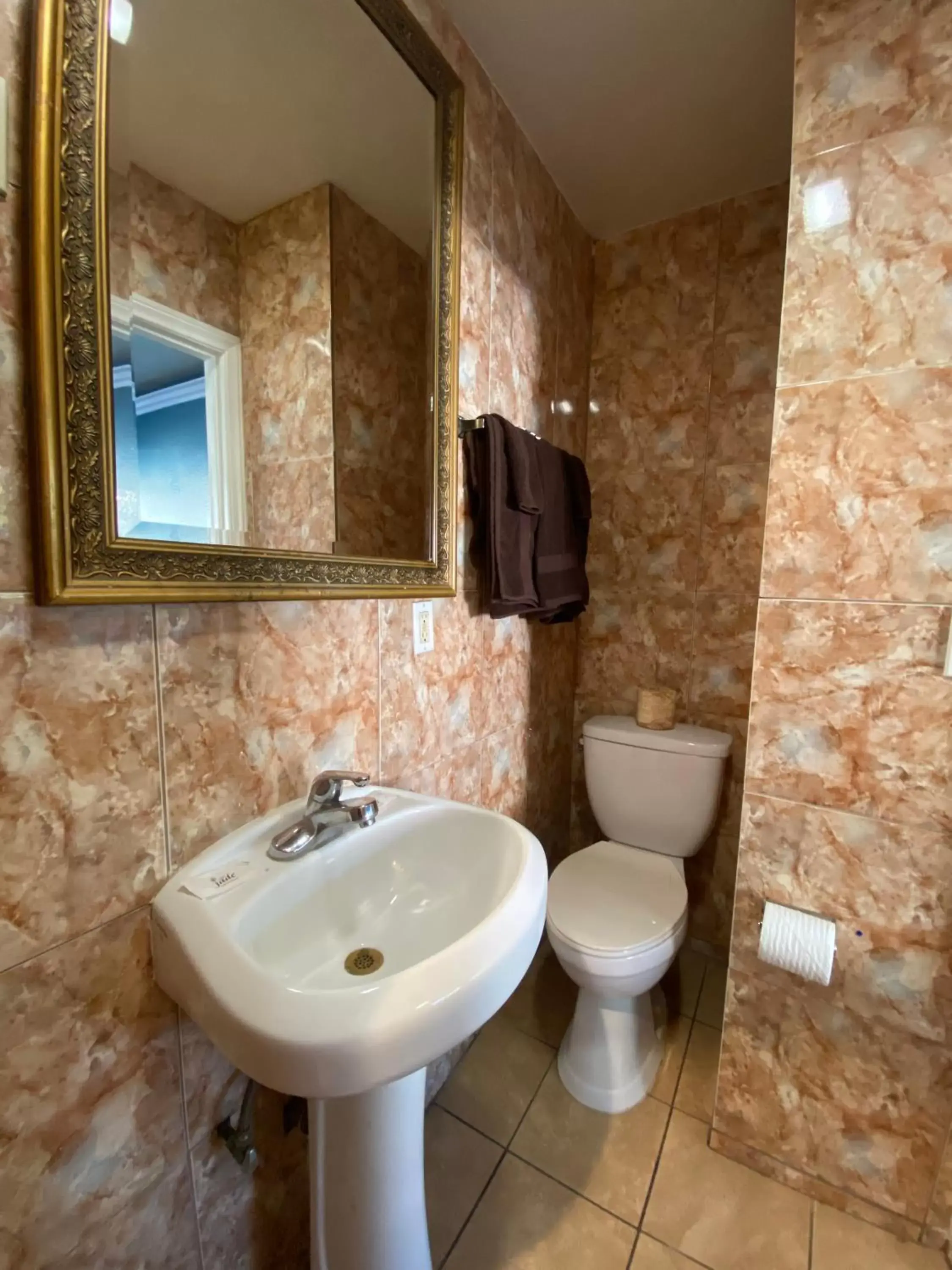 Bathroom in Sands Inn
