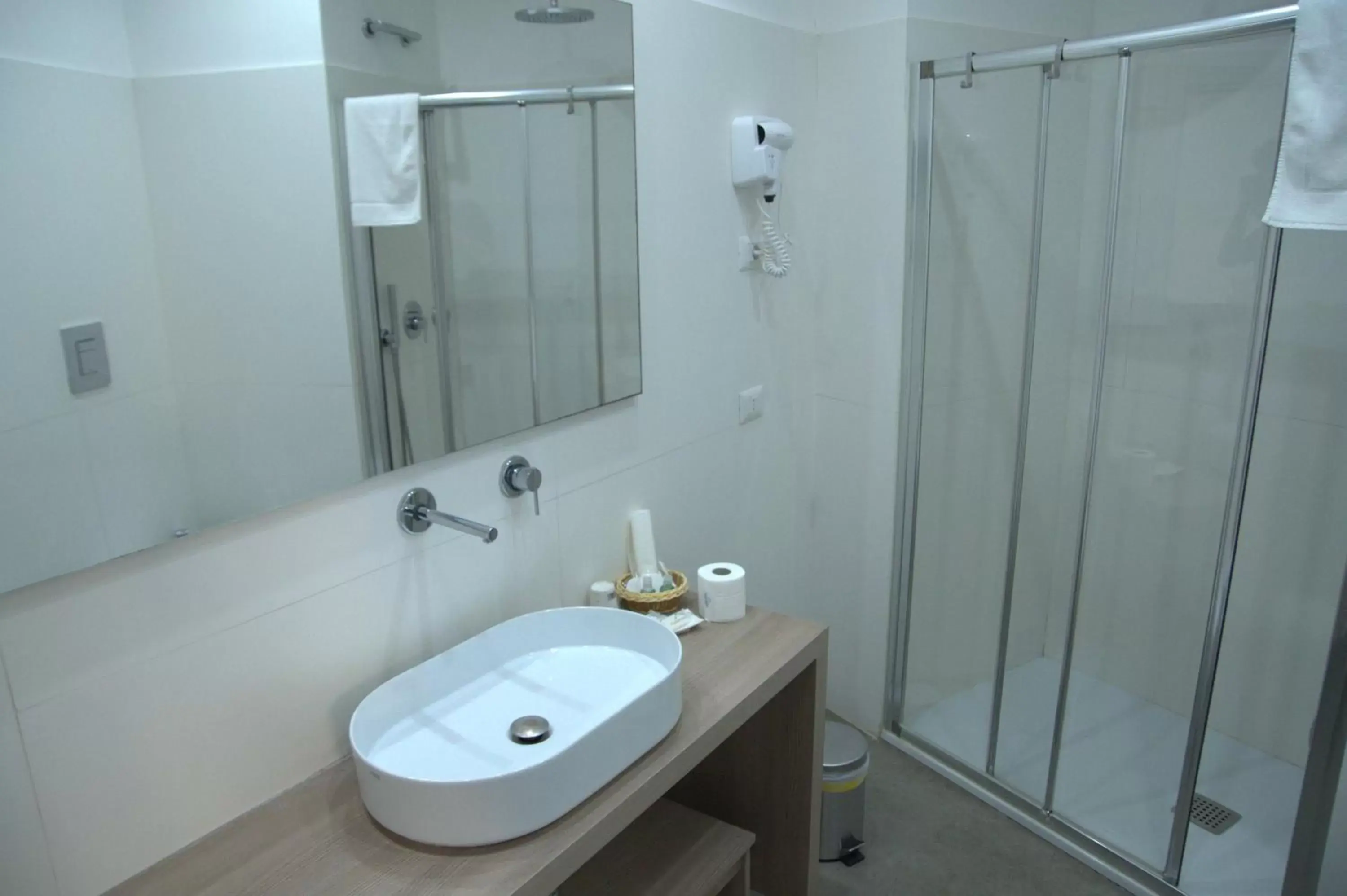 heating, Bathroom in Regina Margherita Suite