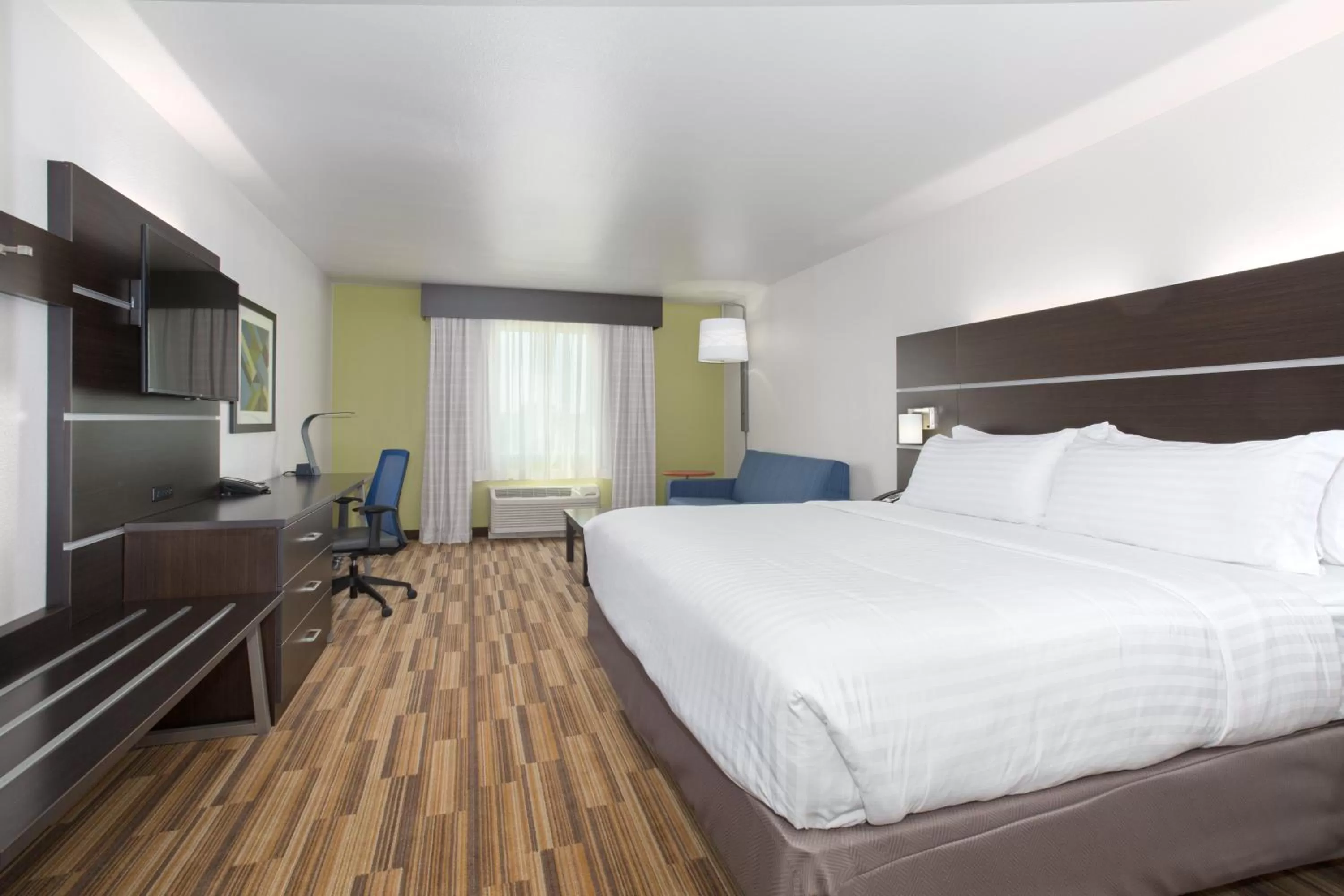 King Room - Disability Accessible Hearing Accessible - Roll-In Shower in Holiday Inn Express & Suites Lincoln I - 80, an IHG Hotel