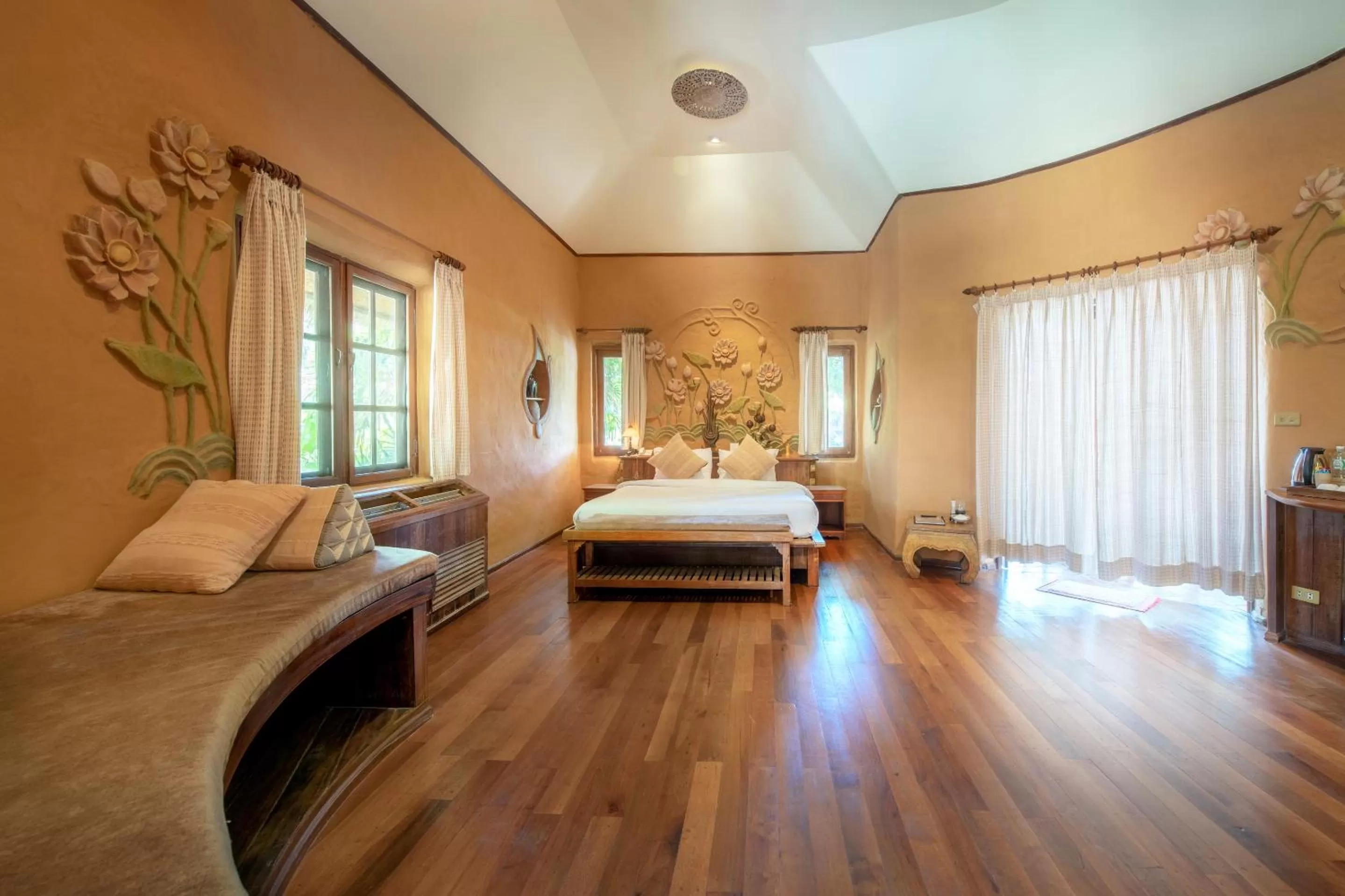 Bedroom, Bed in Vana Varin Resort