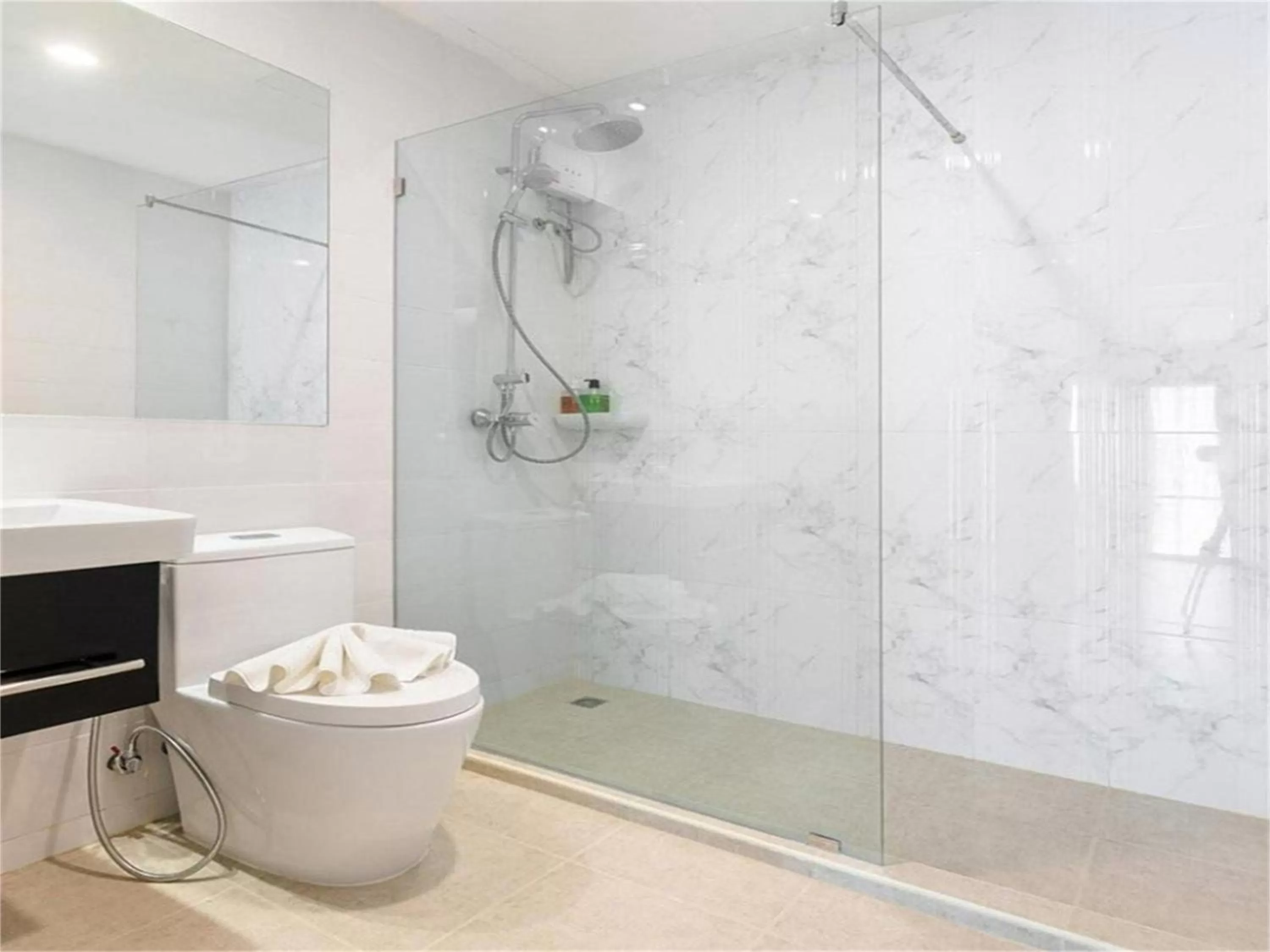 Shower, Bathroom in Soi 7 Hua Hin-Ji Ya