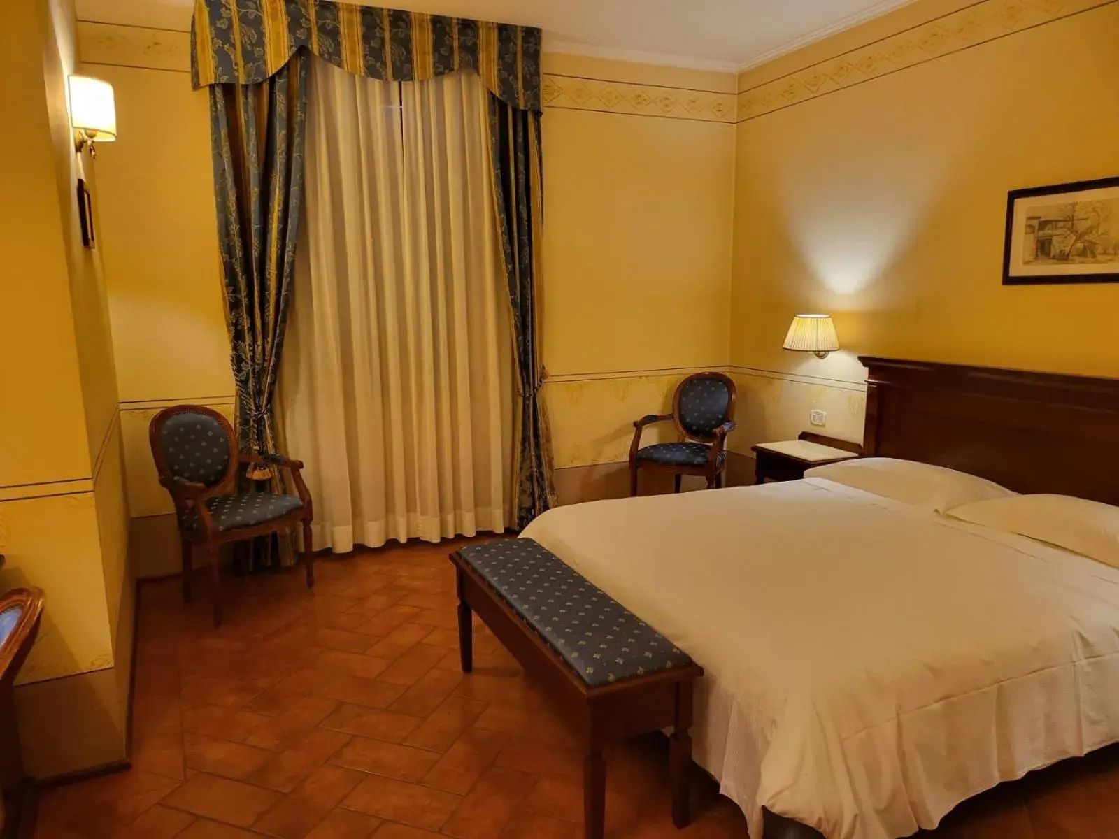 Photo of the whole room, Bed in Hotel Logge Dei Mercanti