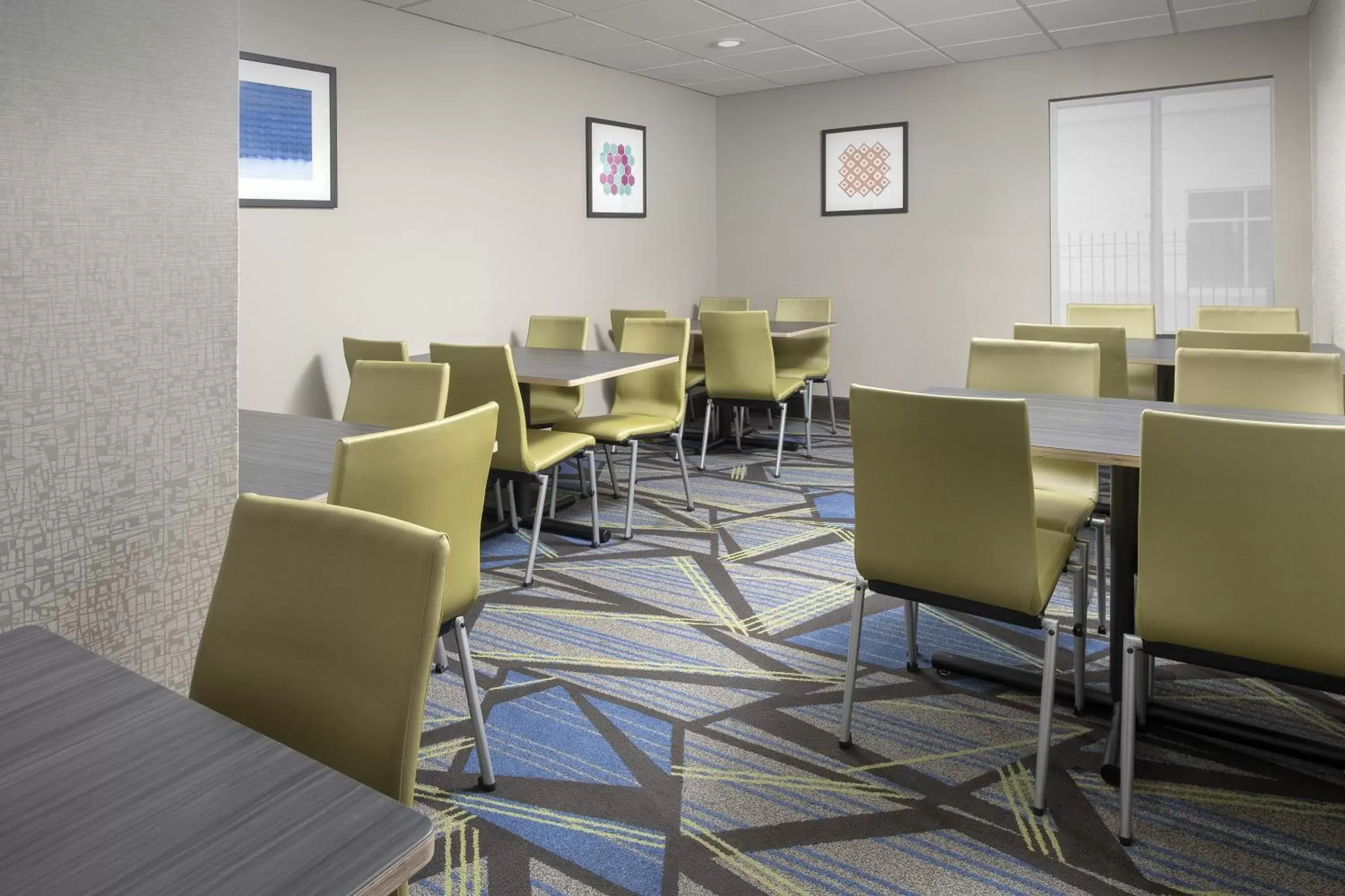 Meeting/conference room, Restaurant/Places to Eat in Holiday Inn Express Washington DC-BW Parkway, an IHG Hotel