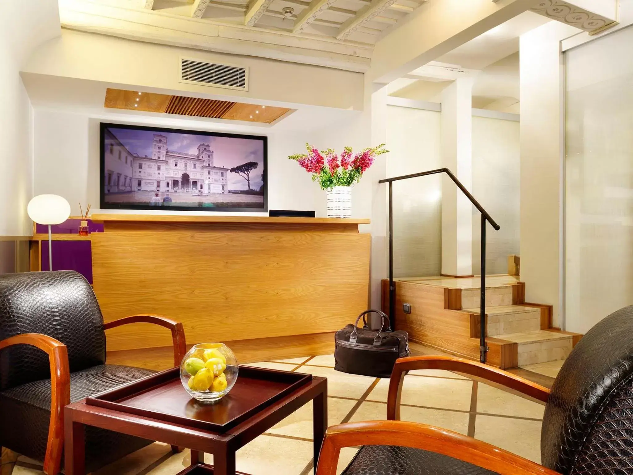 Lobby or reception in Mario De' Fiori 37 Lobby or reception in Mario De' Fiori 37