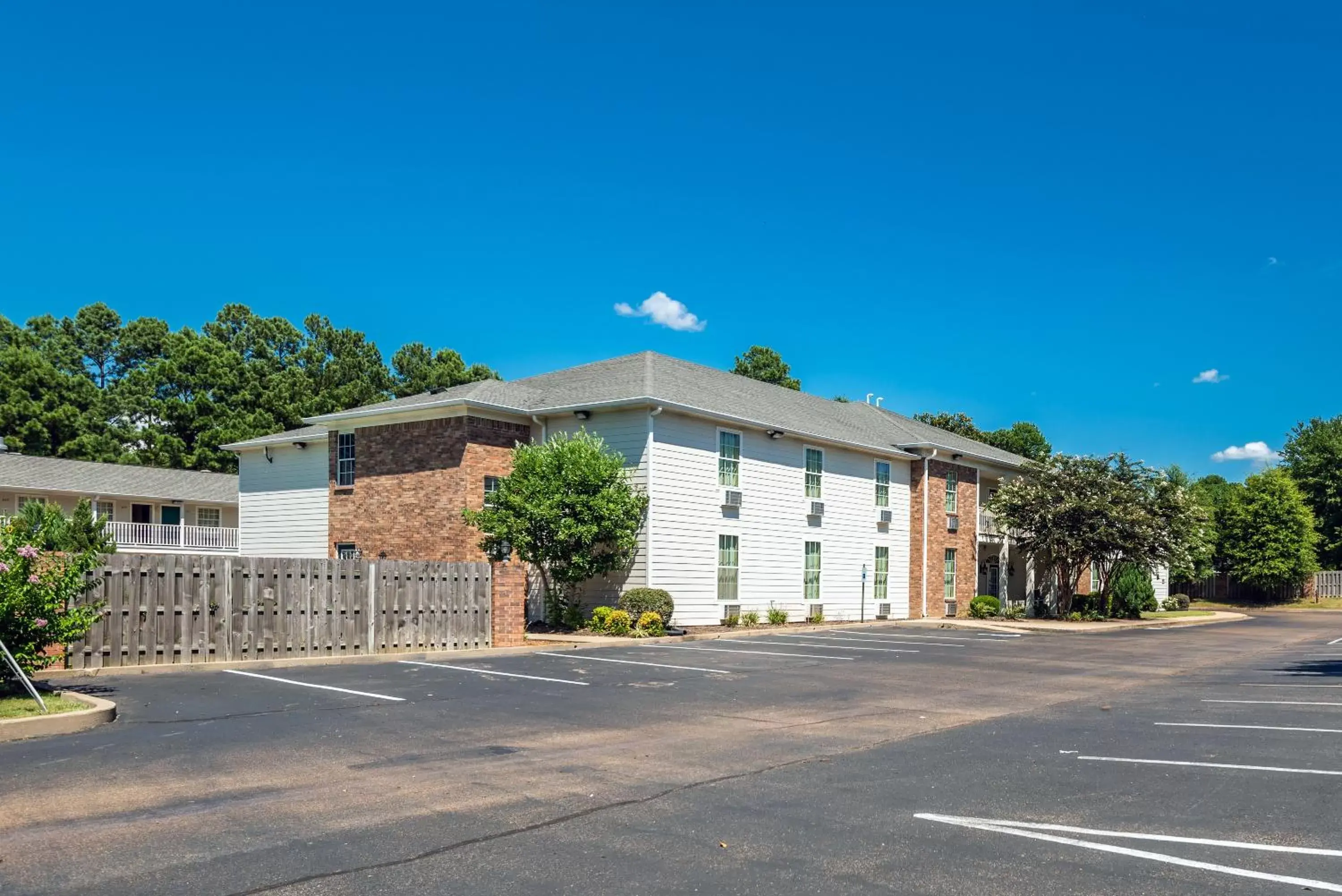 Property Building in Plantation Oaks