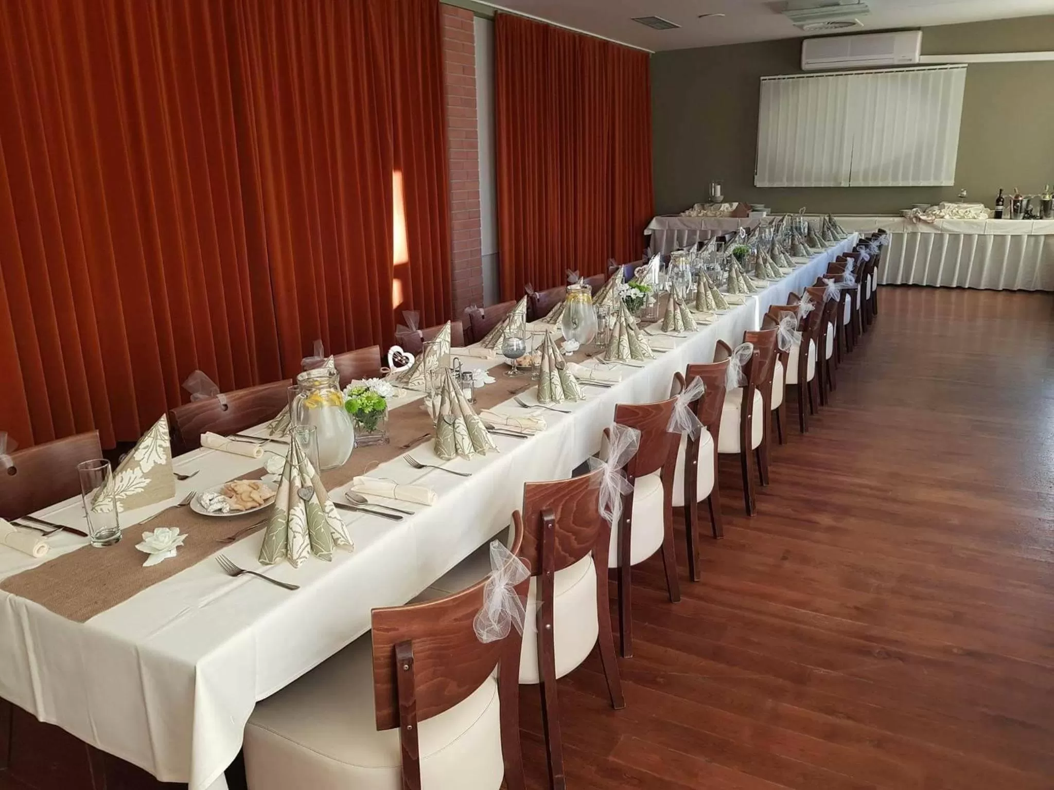 Restaurant/places to eat in Hotel S-centrum